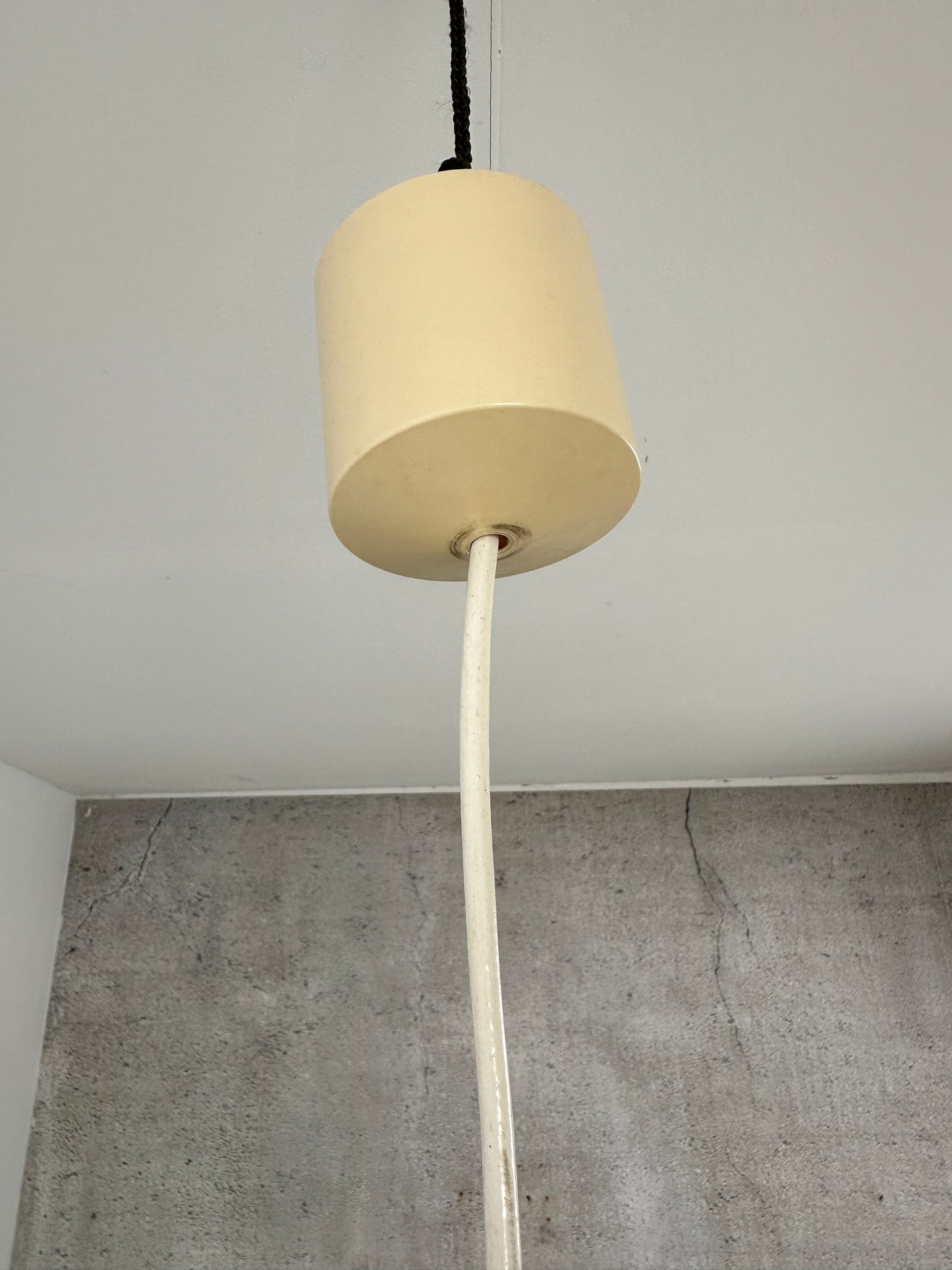 DDR Pendelleuchte / Deckenlampe VEB Metalldrücker Halle, 70er Jahre