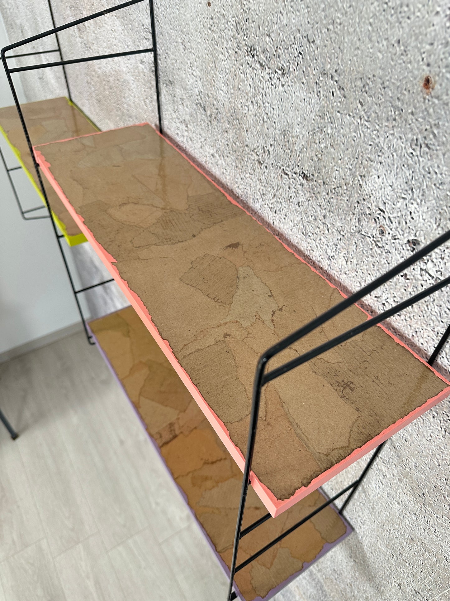 Buntes DDR Regalsystem | Leiterregal I Stringregal Pappe