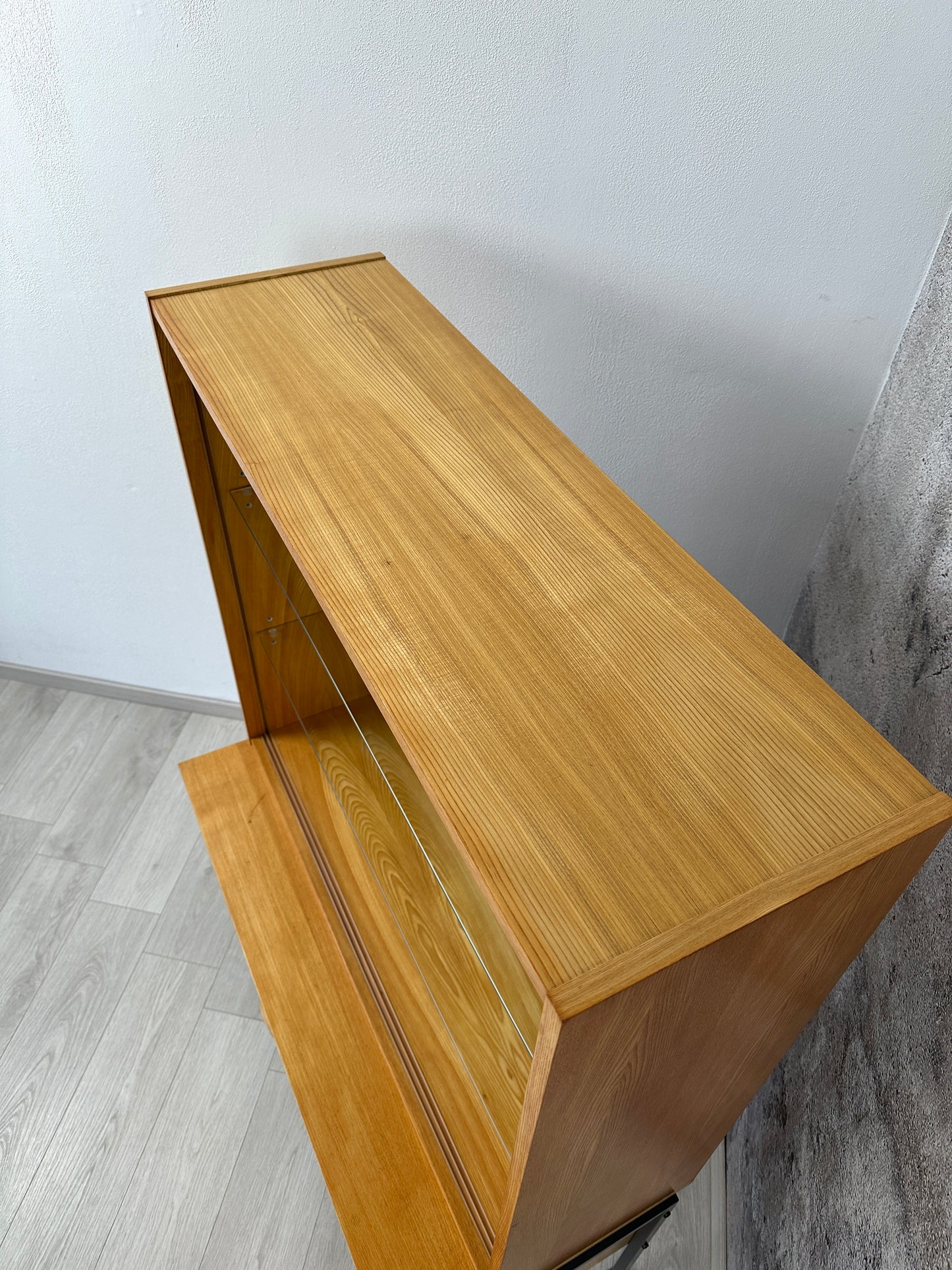 Hellerau Eschenholz Kommode / Anrichte / Vitrine, 60er 70er