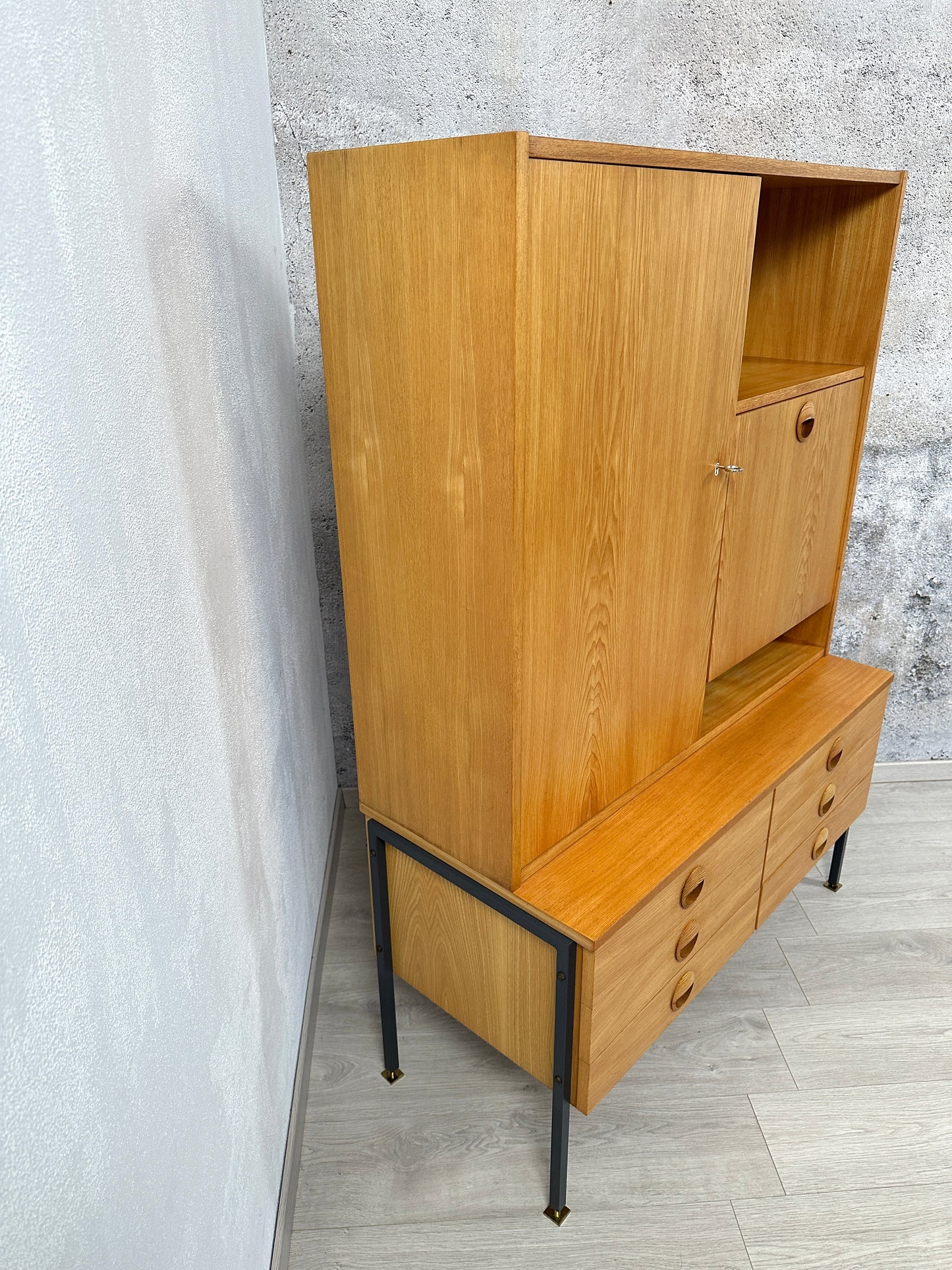 Hellerau Eschenholz Kommode / Sideboard / Anrichte mit Barschrank, 60er 70er