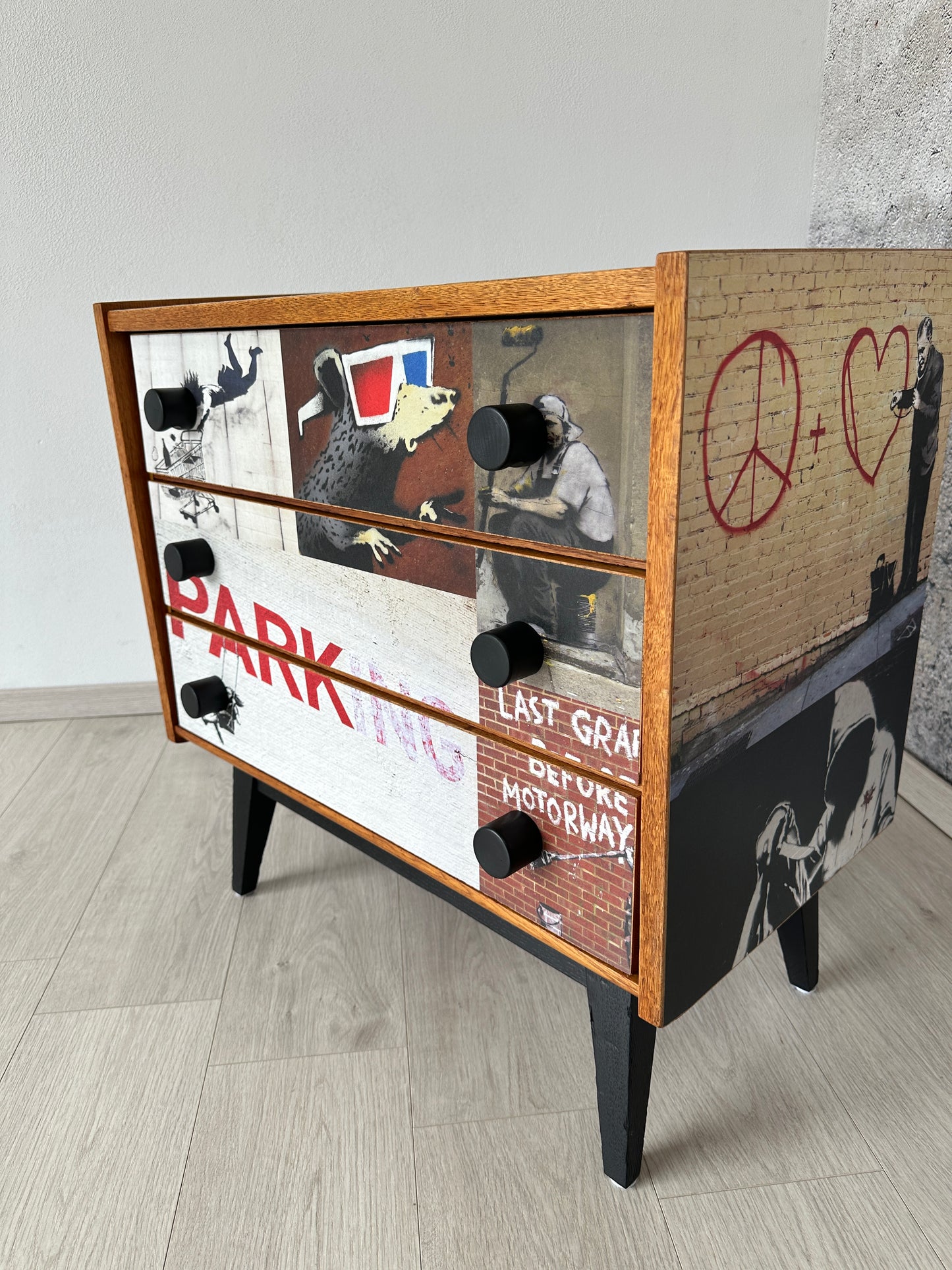 DDR Kommode / Drawer / Sideboard meets Streetart, 1970er