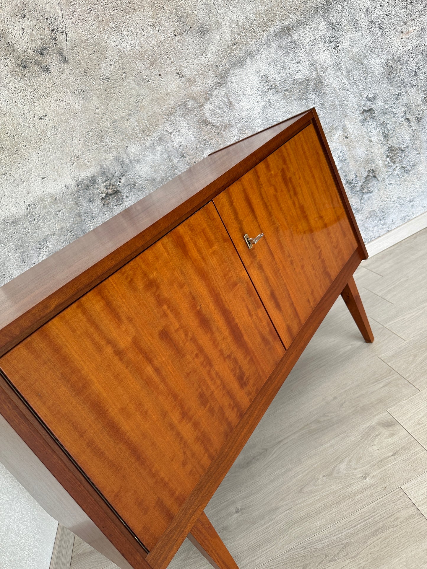 DDR Sideboard / Kommode in Nussbaum, 1960er