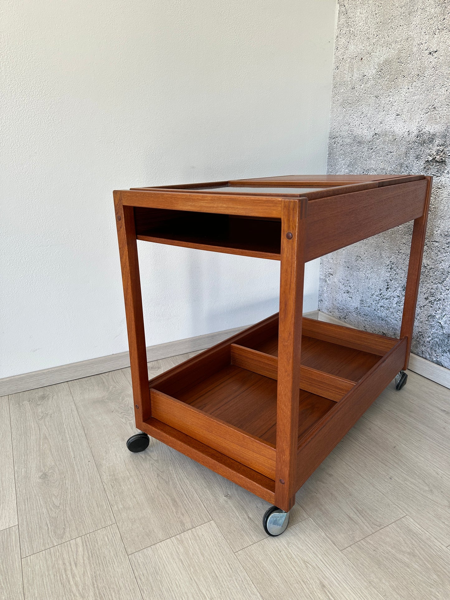 Danish Teak Barwagen / Beistelltisch auf Rollen by Vildbjerg, 60er