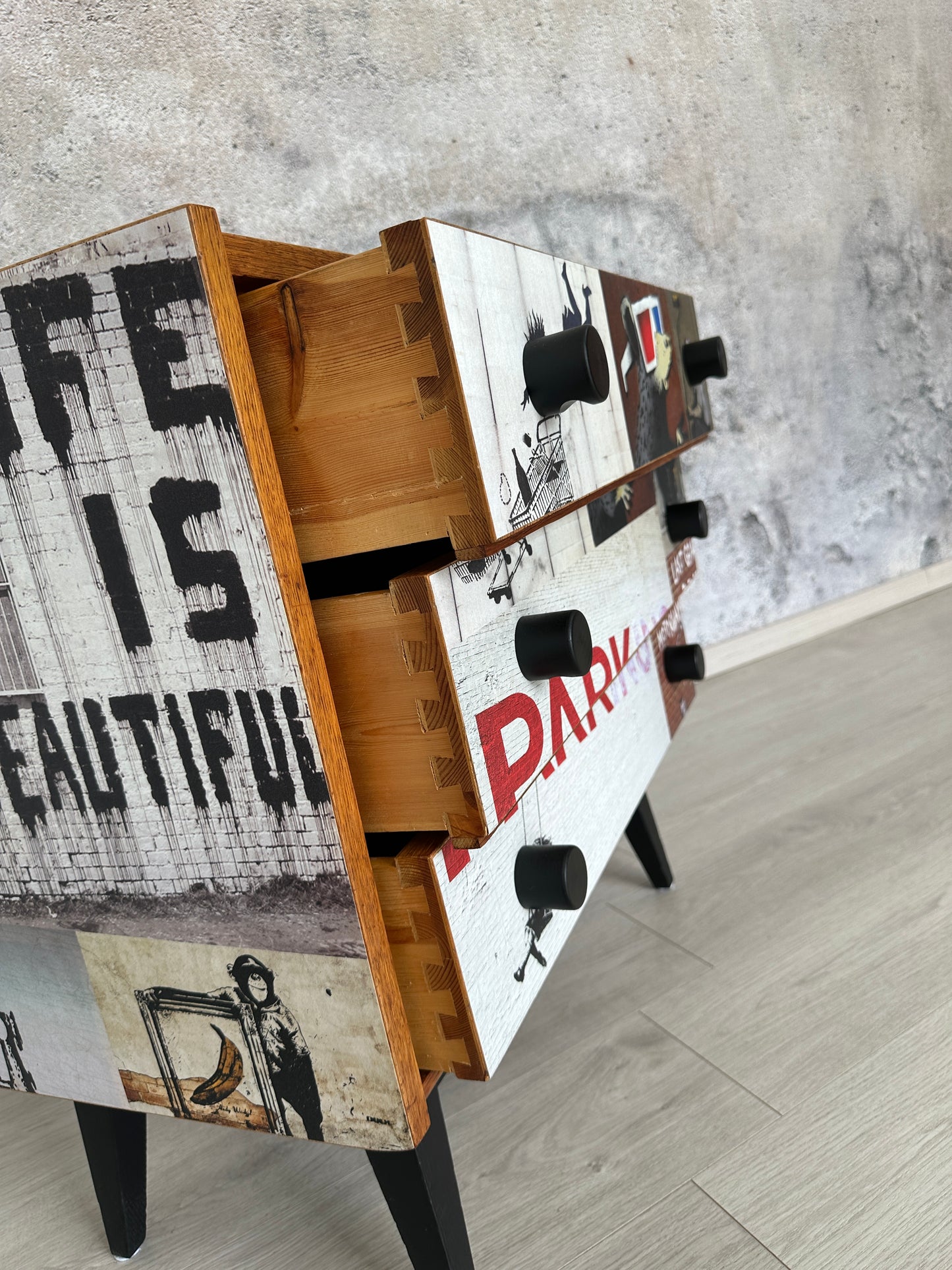 DDR Kommode / Drawer / Sideboard meets Streetart, 1970er