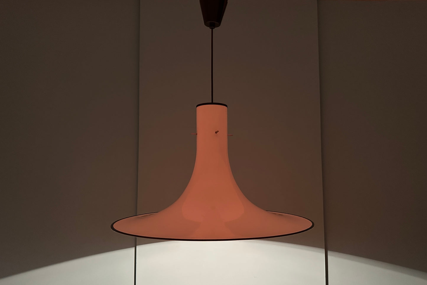 Mid-Century Hexenhut Deckenlampe weiß, 70er