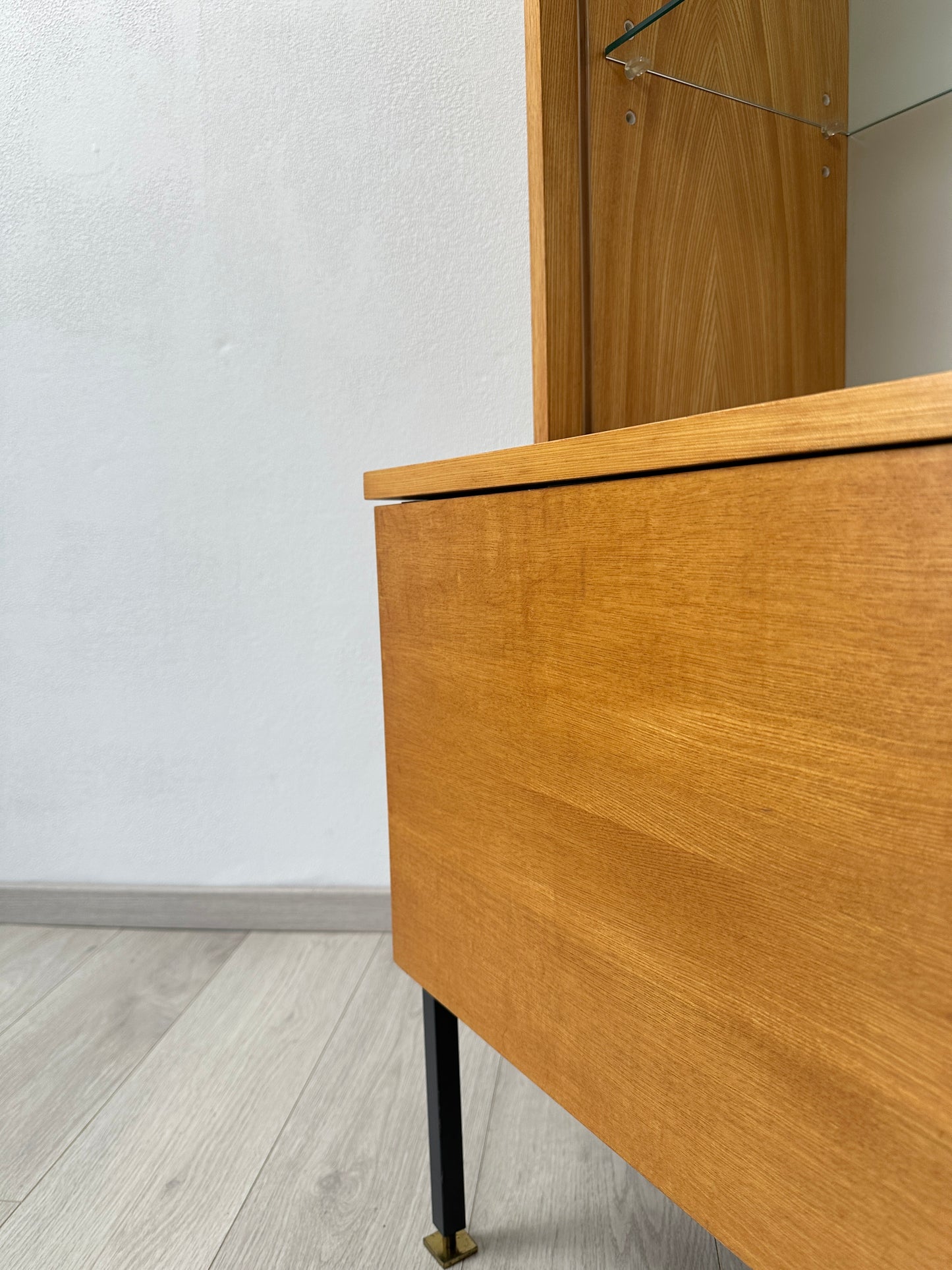 Hellerau Eschenholz Kommode / Anrichte / Vitrine, 60er 70er