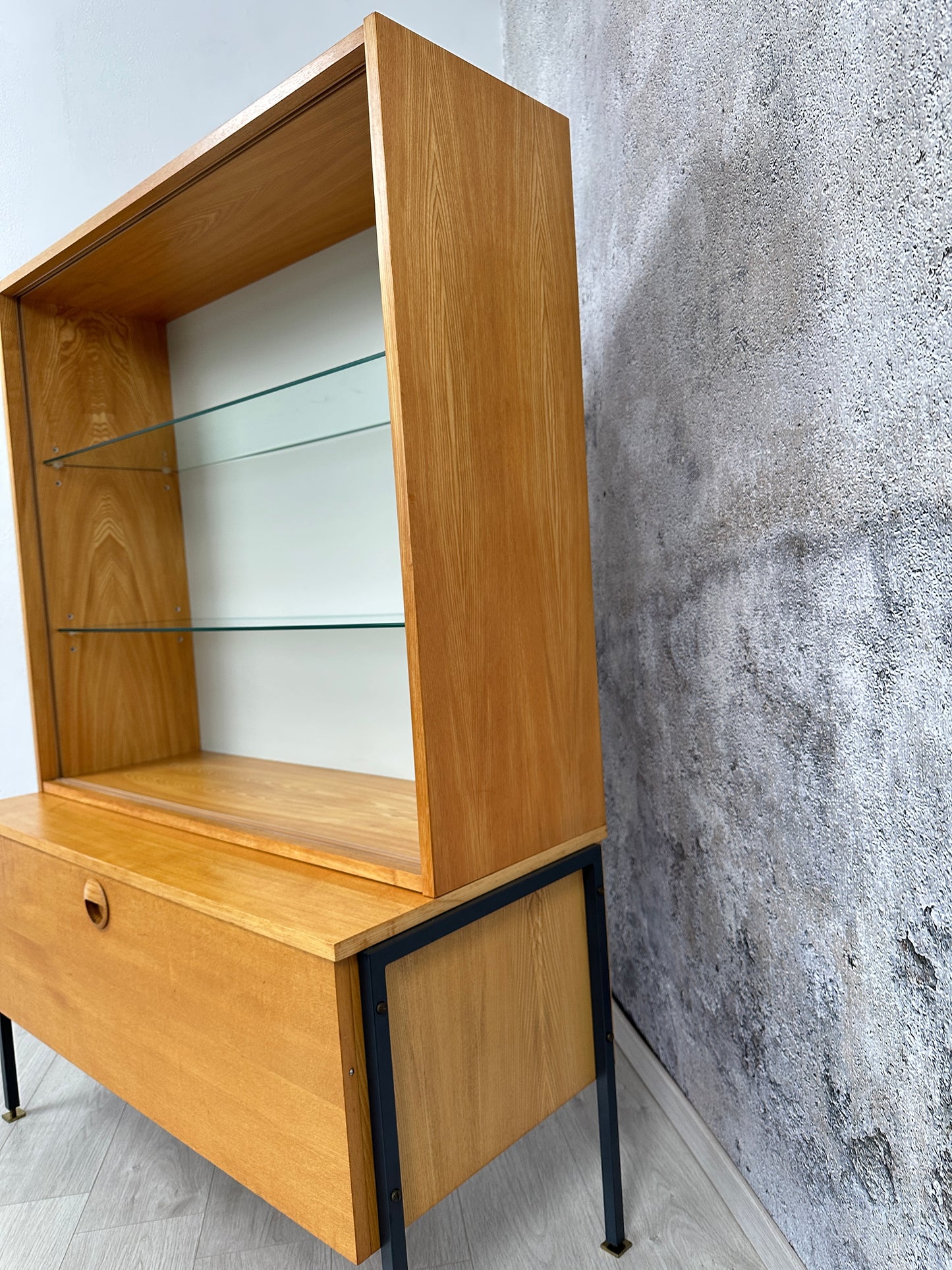 Hellerau Eschenholz Kommode / Anrichte / Vitrine, 60er 70er