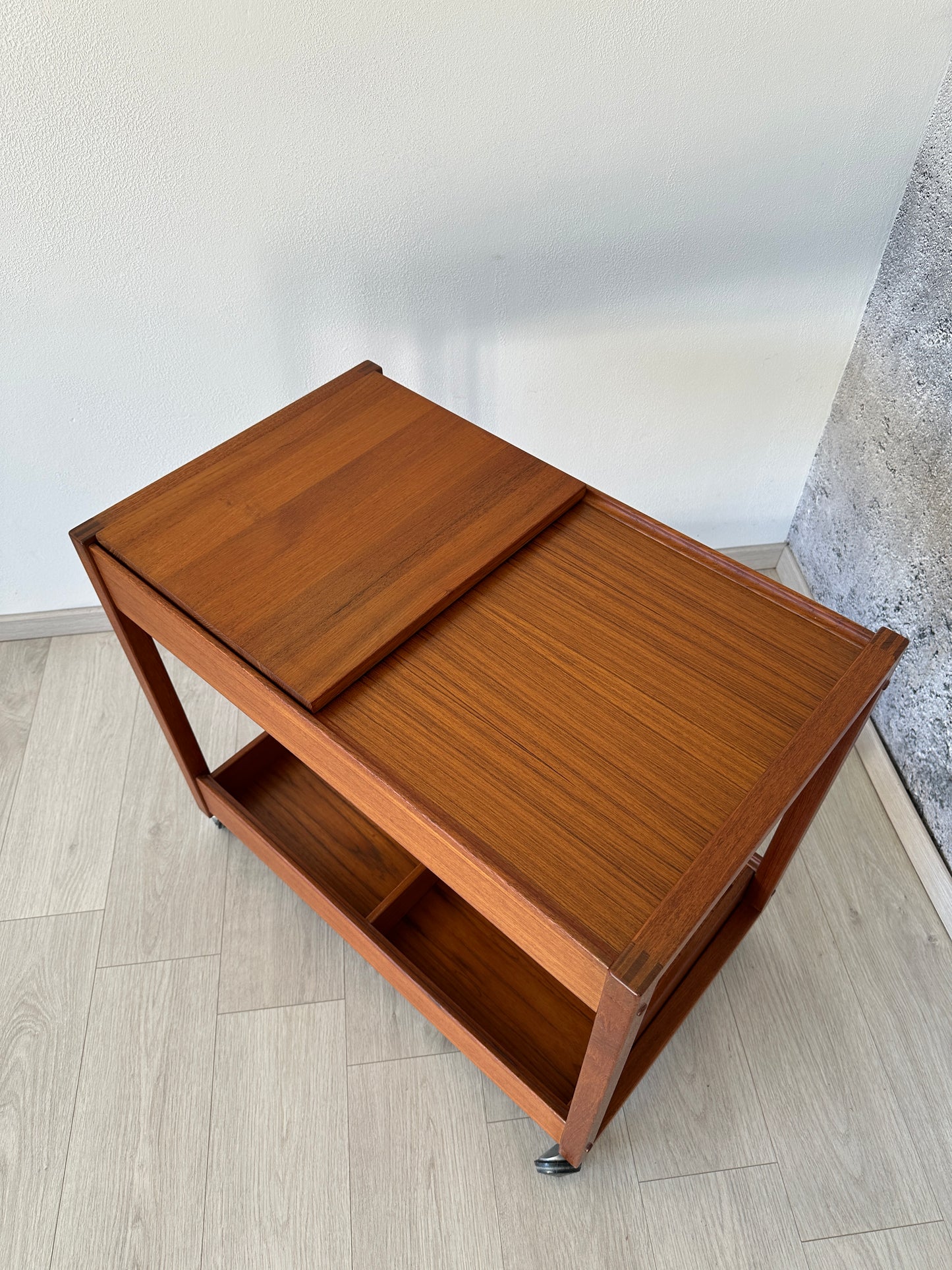Danish Teak Barwagen / Beistelltisch auf Rollen by Vildbjerg, 60er