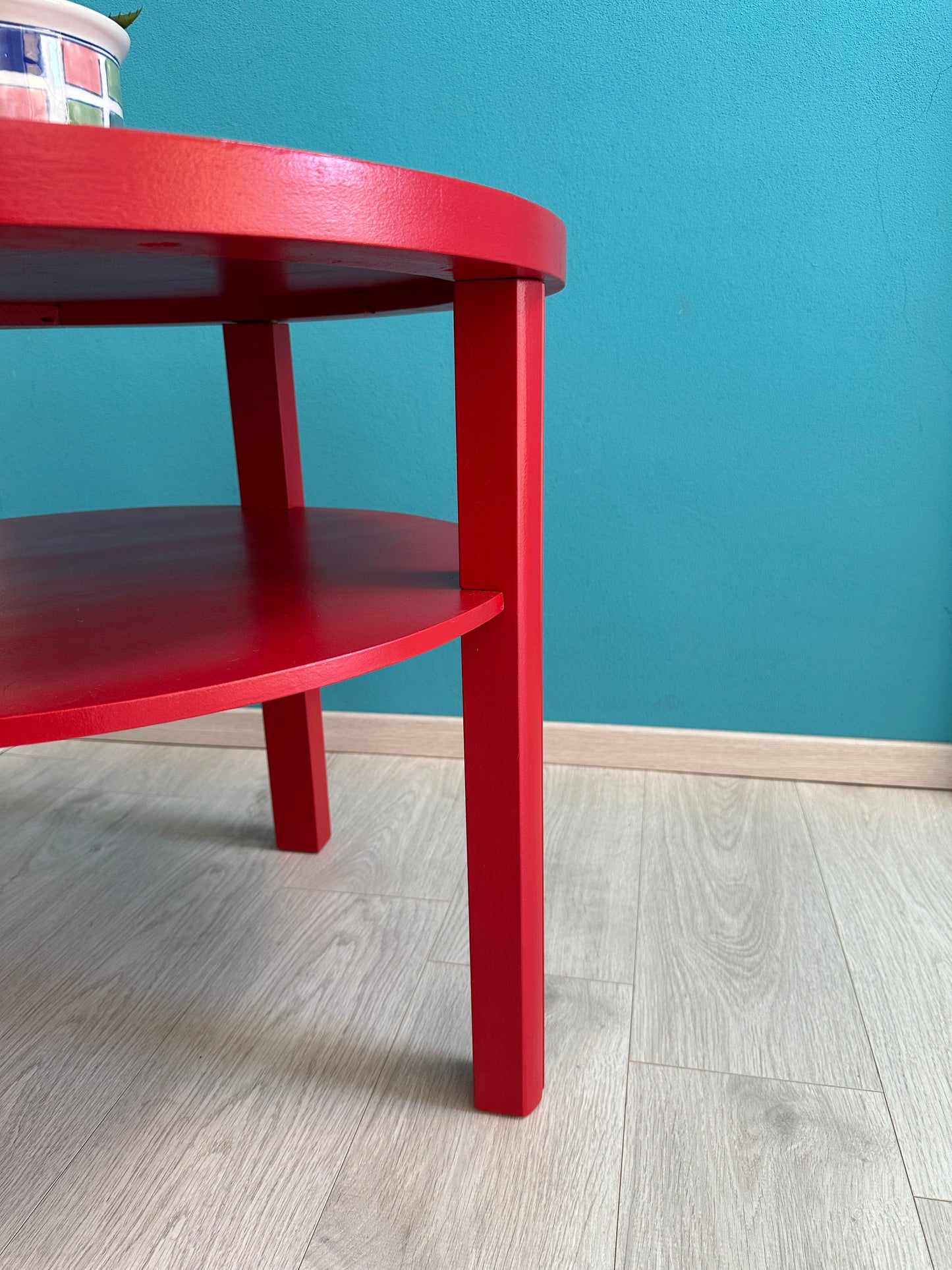 Roter DDR Couchtisch / Beistelltisch / Ablagetisch / Blumenbank DIY