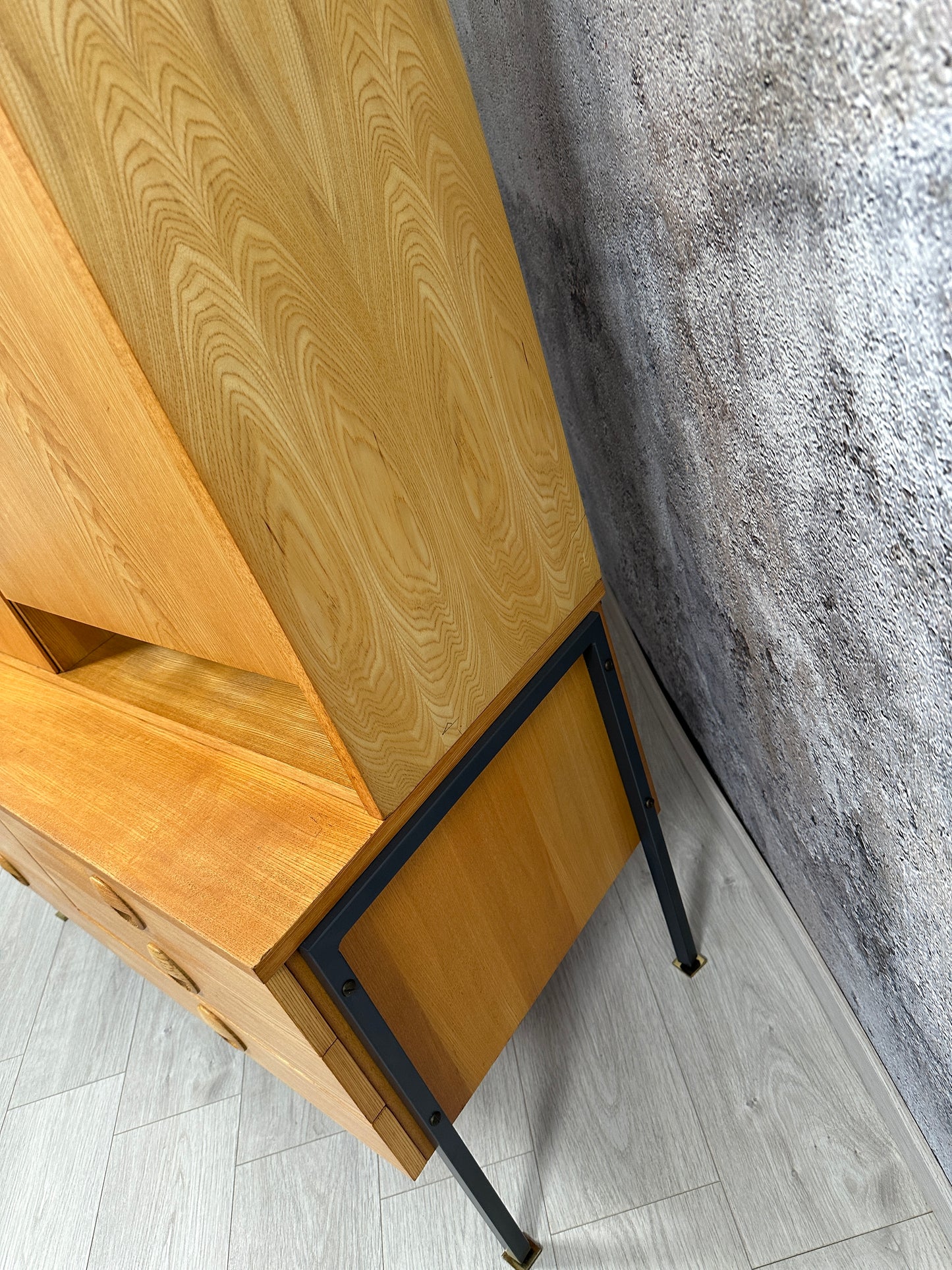 Hellerau Eschenholz Kommode / Sideboard / Anrichte mit Barschrank, 60er 70er