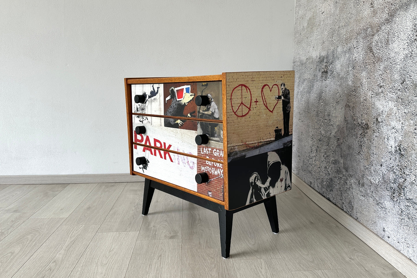 DDR Kommode / Drawer / Sideboard meets Streetart, 1970er