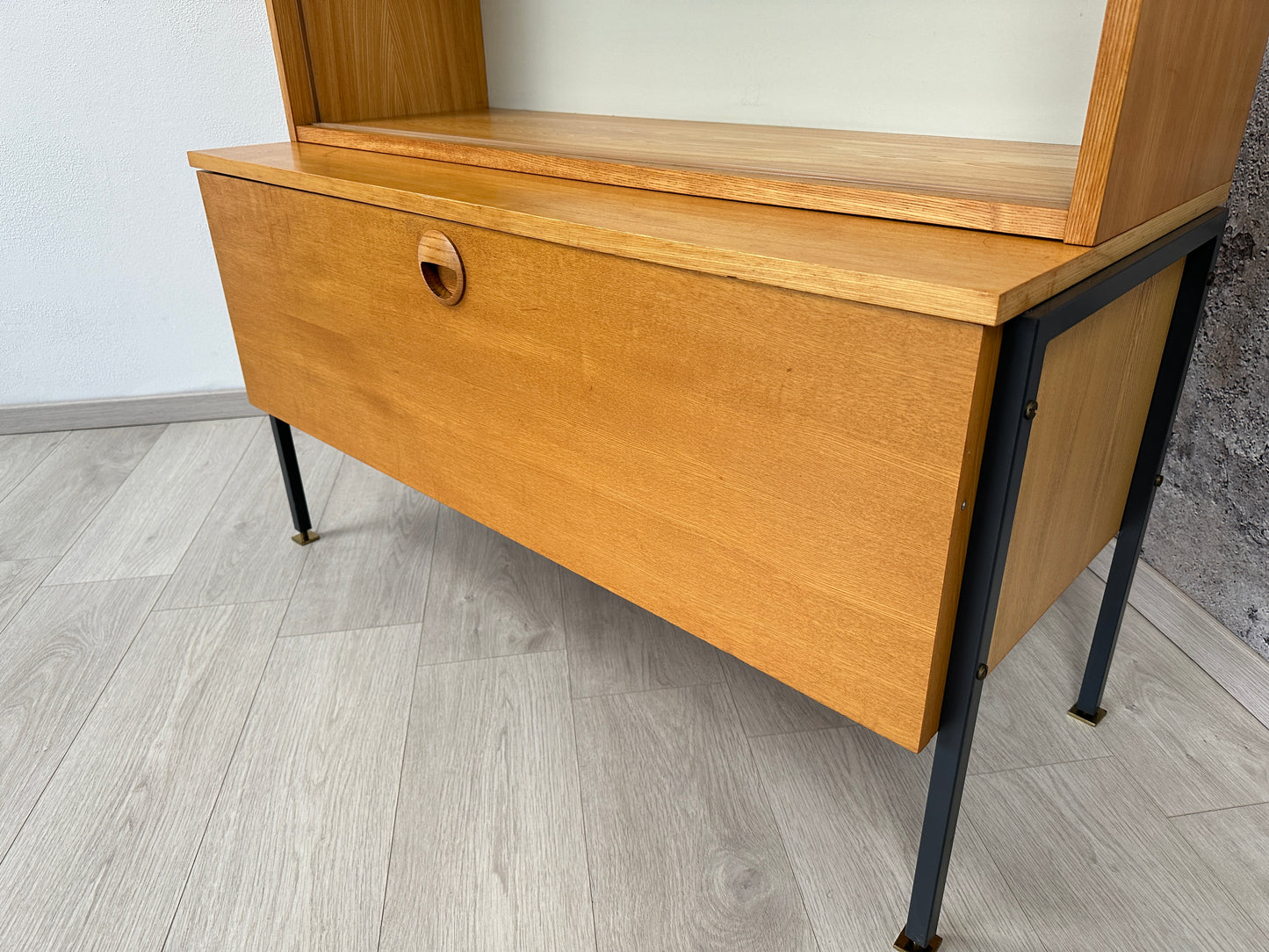 Hellerau Eschenholz Kommode / Anrichte / Vitrine, 60er 70er