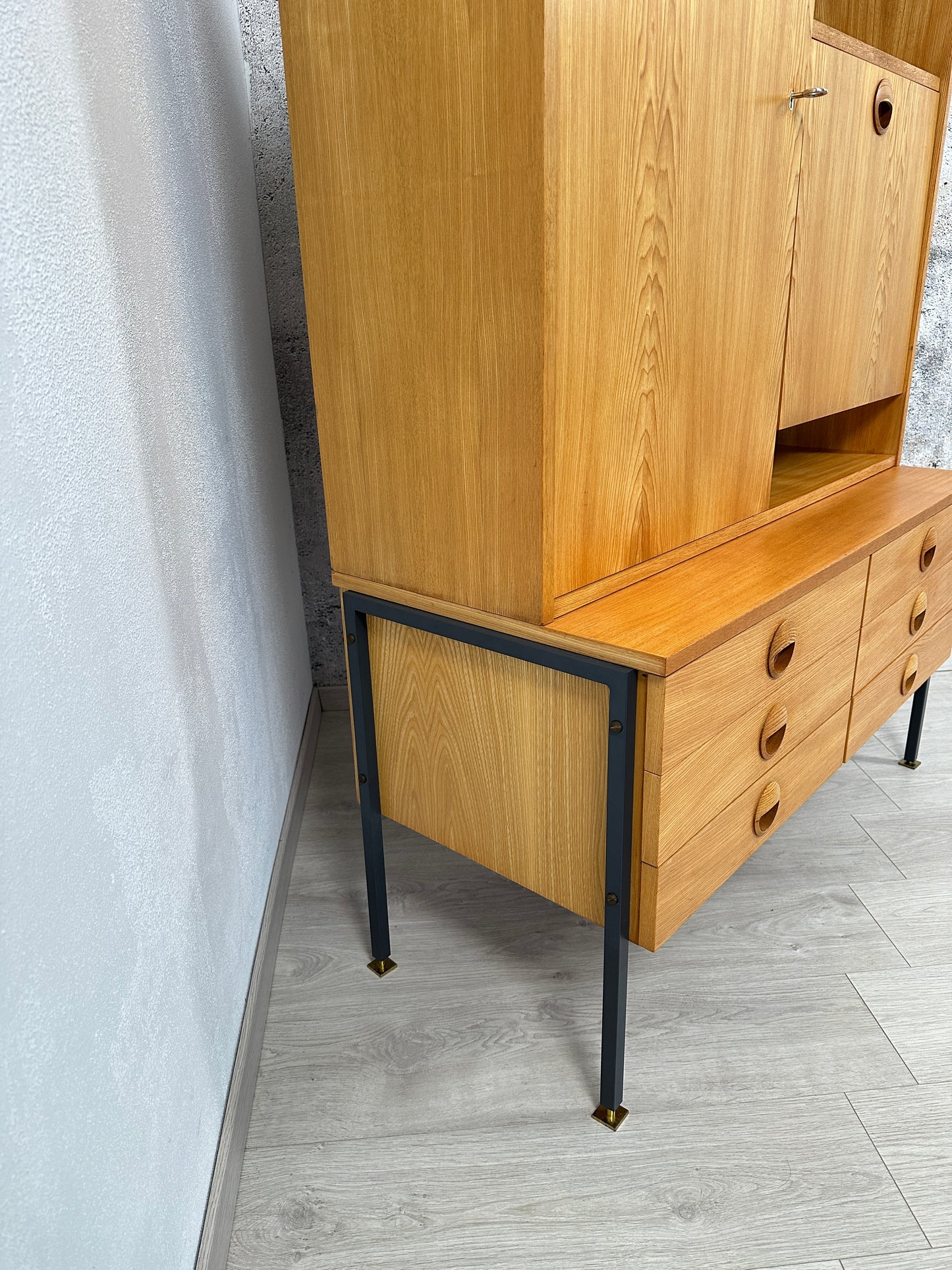 Hellerau Eschenholz Kommode / Sideboard / Anrichte mit Barschrank, 60er 70er