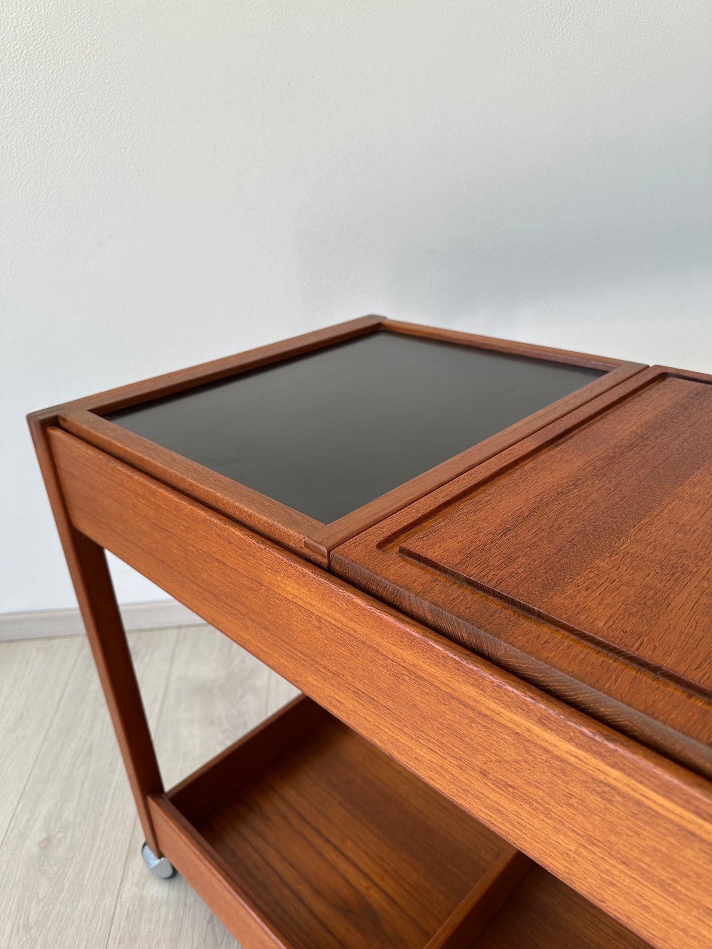 Danish Teak Barwagen / Beistelltisch auf Rollen by Vildbjerg, 60er