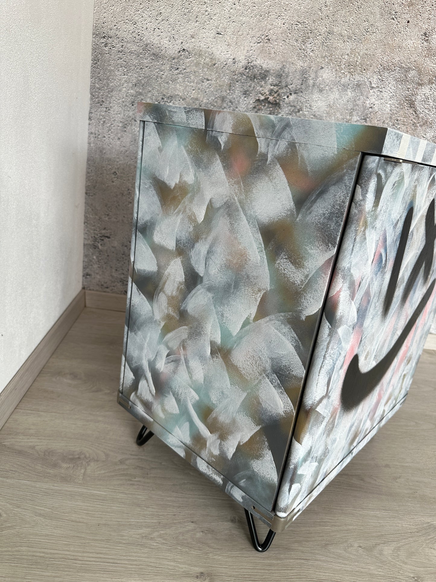 DIY Kommode Bunt Upcycling Holz Metall