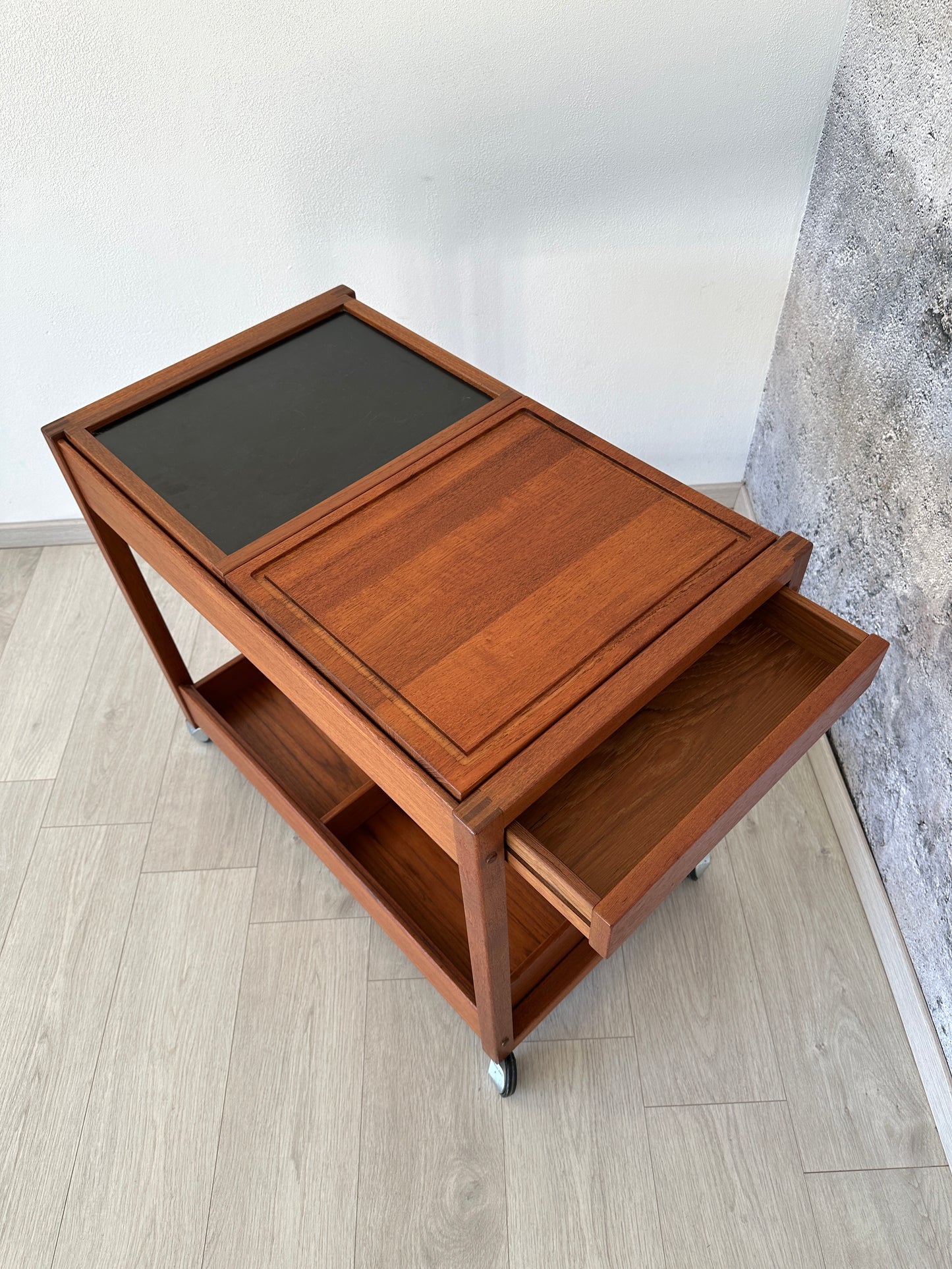 Danish Teak Barwagen / Beistelltisch auf Rollen by Vildbjerg, 60er