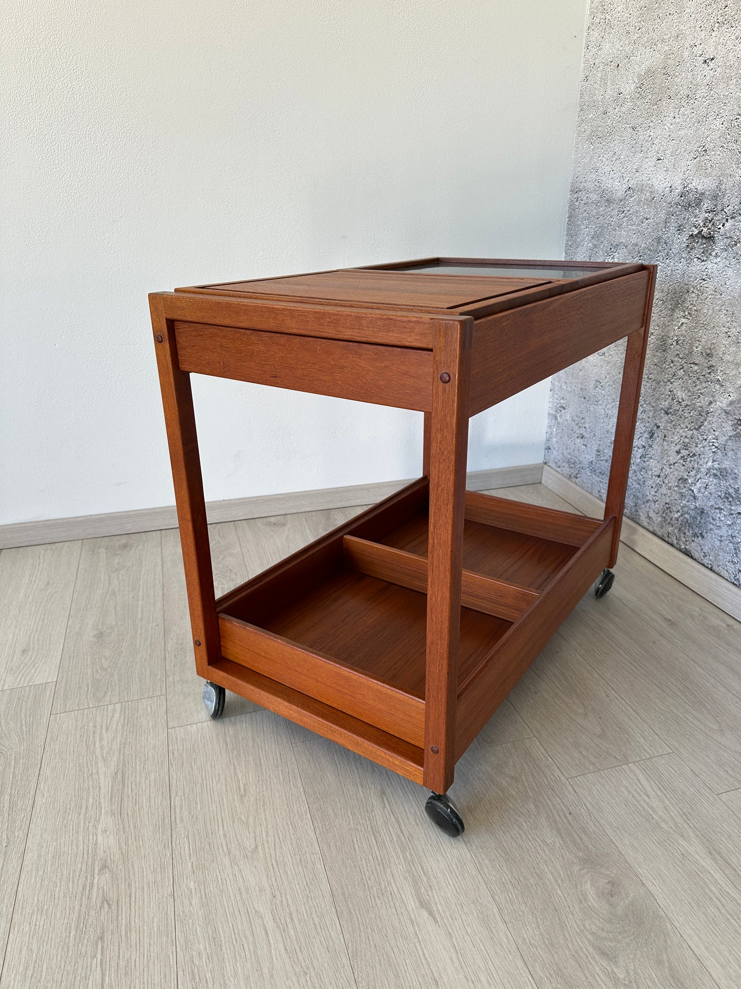Danish Teak Barwagen / Beistelltisch auf Rollen by Vildbjerg, 60er