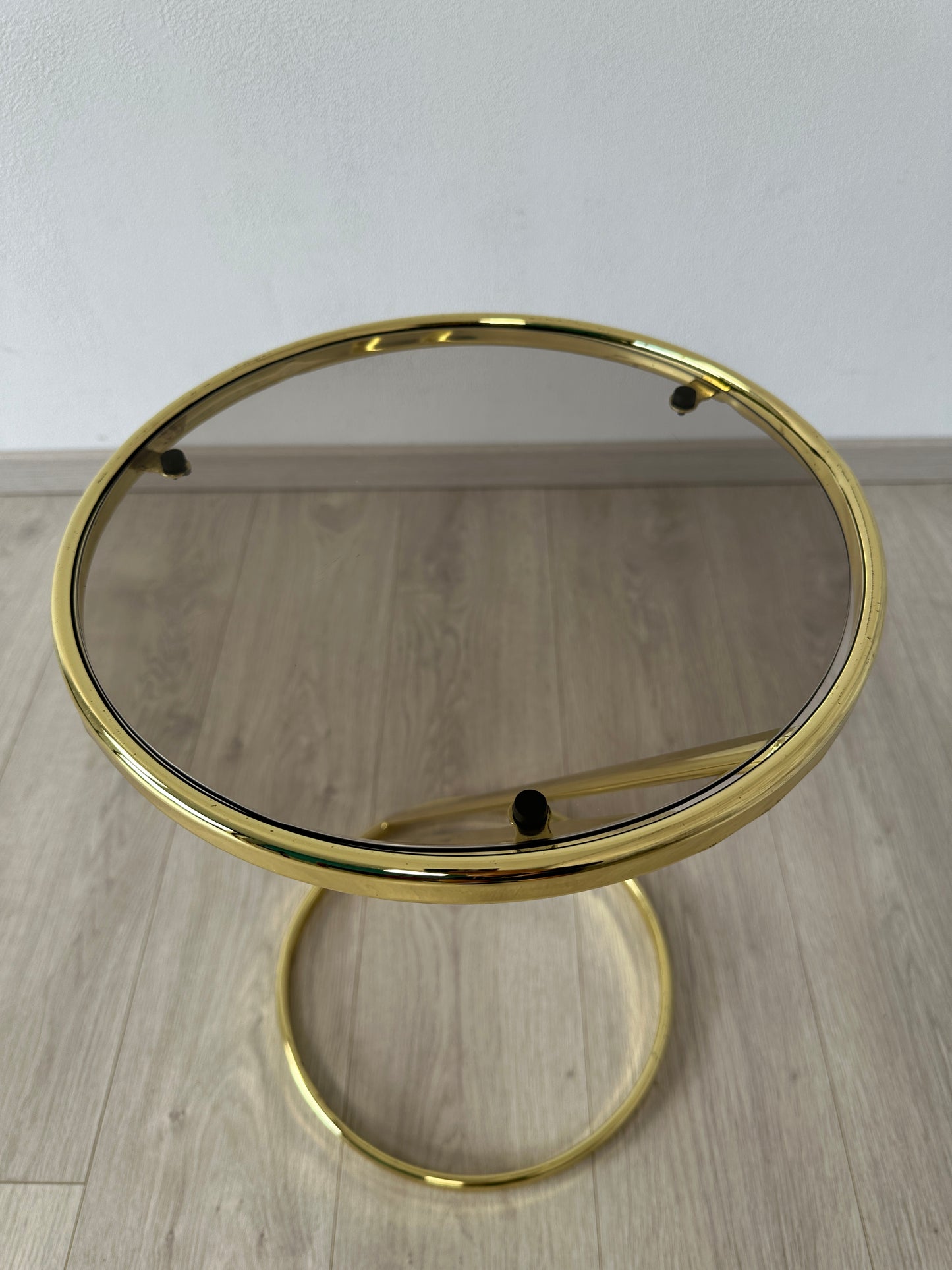 Vintage Beistelltisch / Blumenbank mit Rauchglasplatte im Hollywood Regency Stil