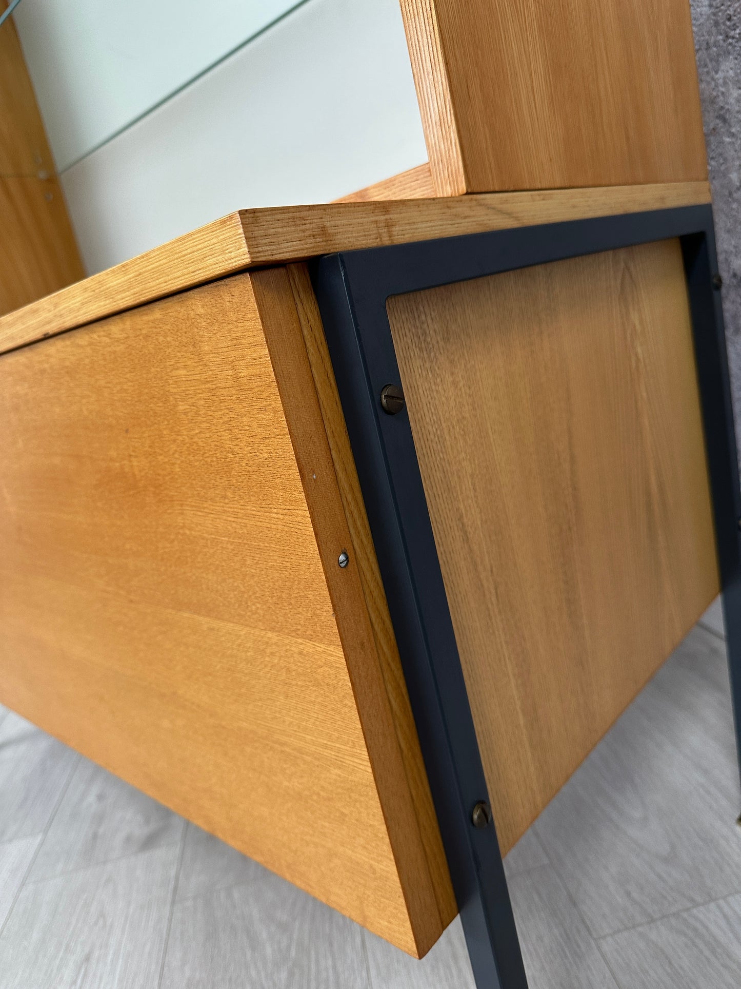 Hellerau Eschenholz Kommode / Anrichte / Vitrine, 60er 70er
