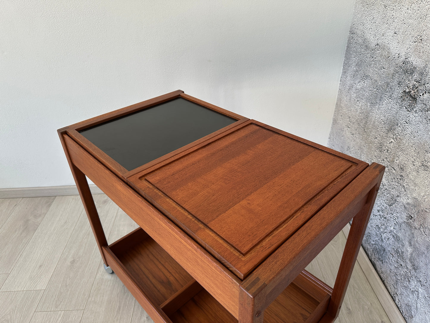 Danish Teak Barwagen / Beistelltisch auf Rollen by Vildbjerg, 60er