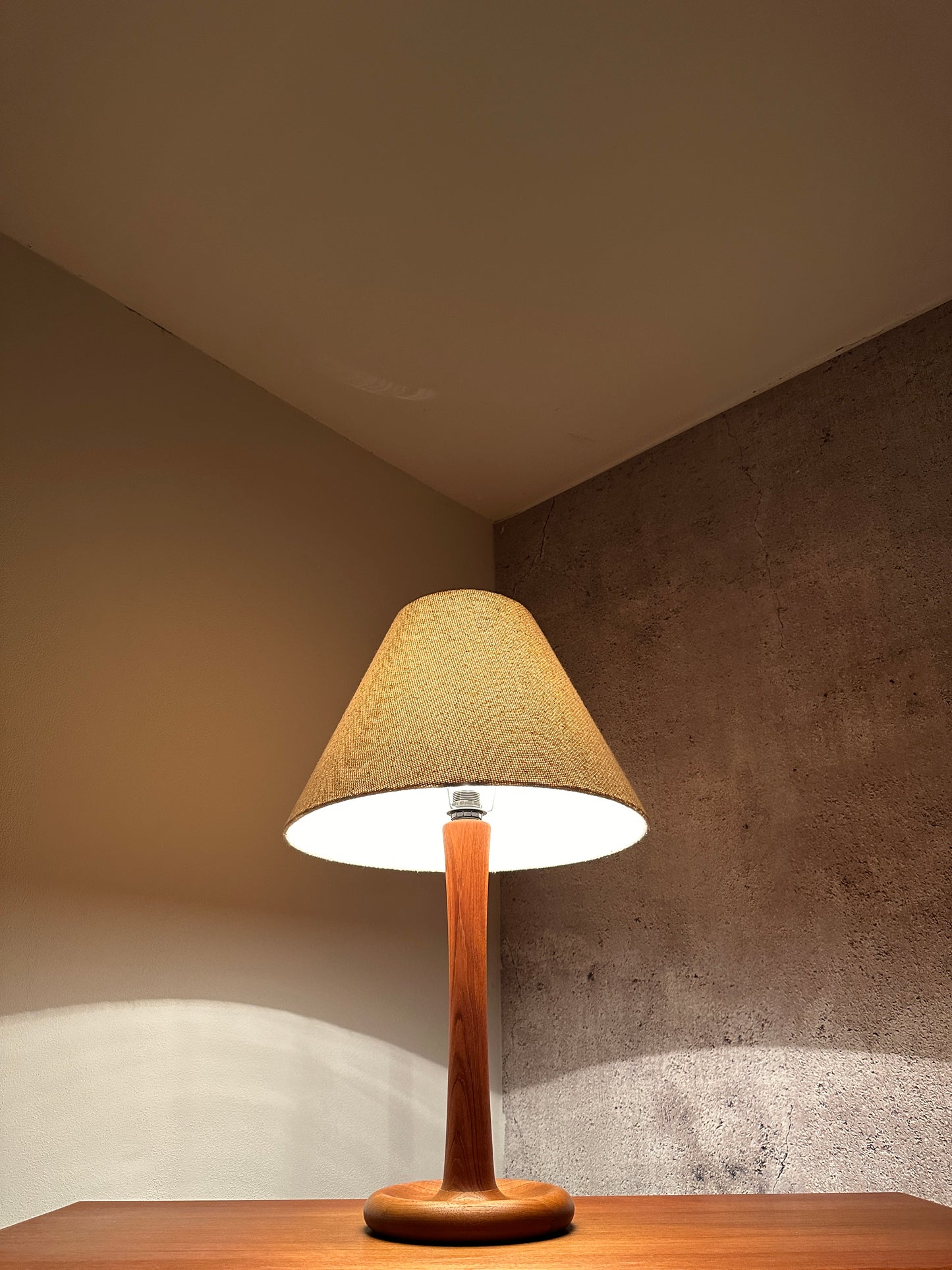 Dänische XXL Tischlampe / Tischleuchte by Dyrlund Teak Leinen