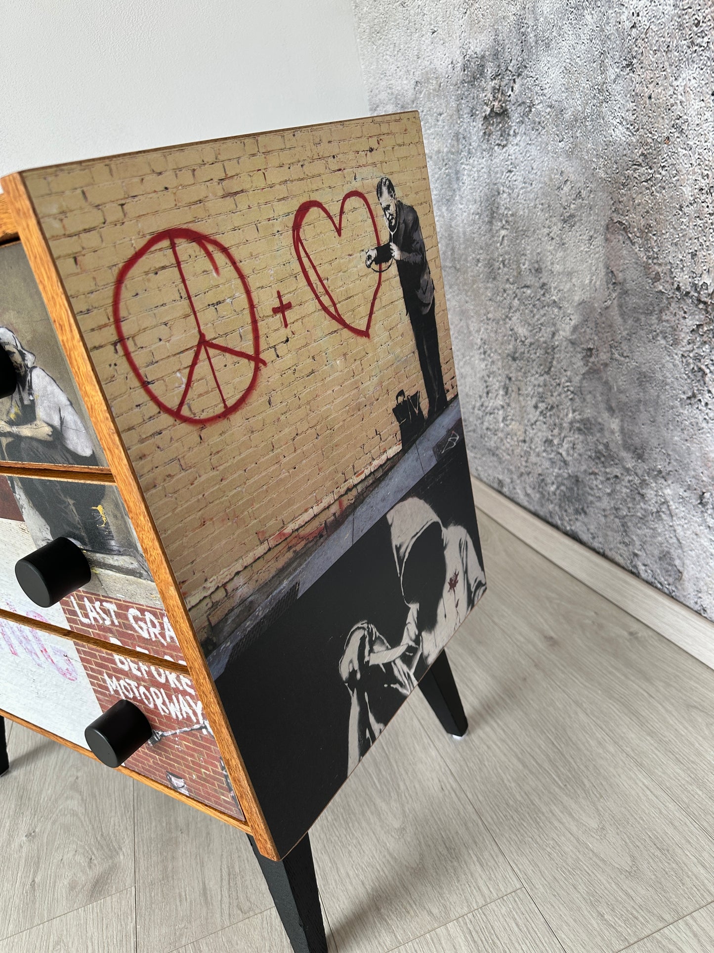 DDR Kommode / Drawer / Sideboard meets Streetart, 1970er