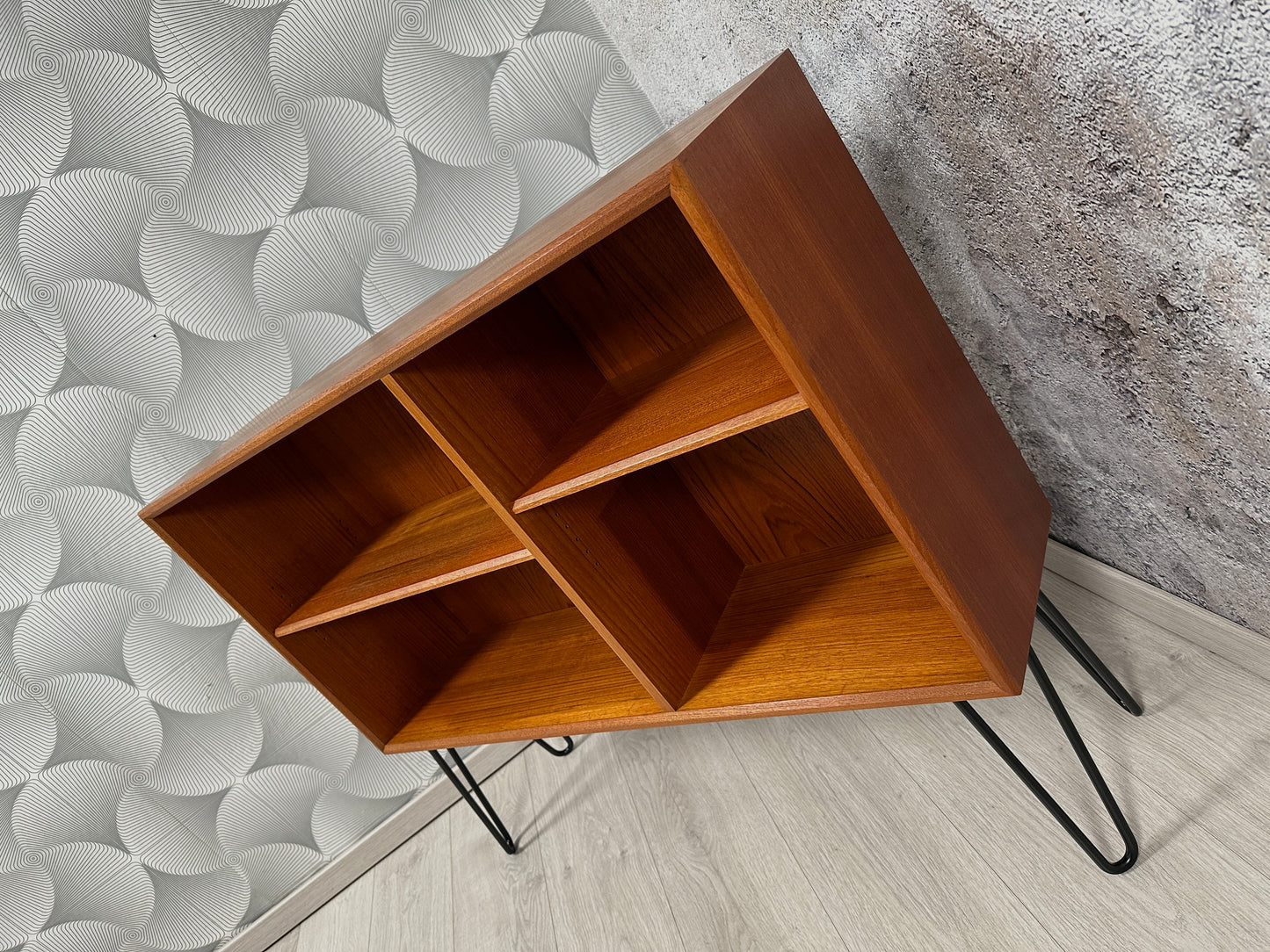 Dänische Teak Kommode auf Hairpins 110cm, 60er