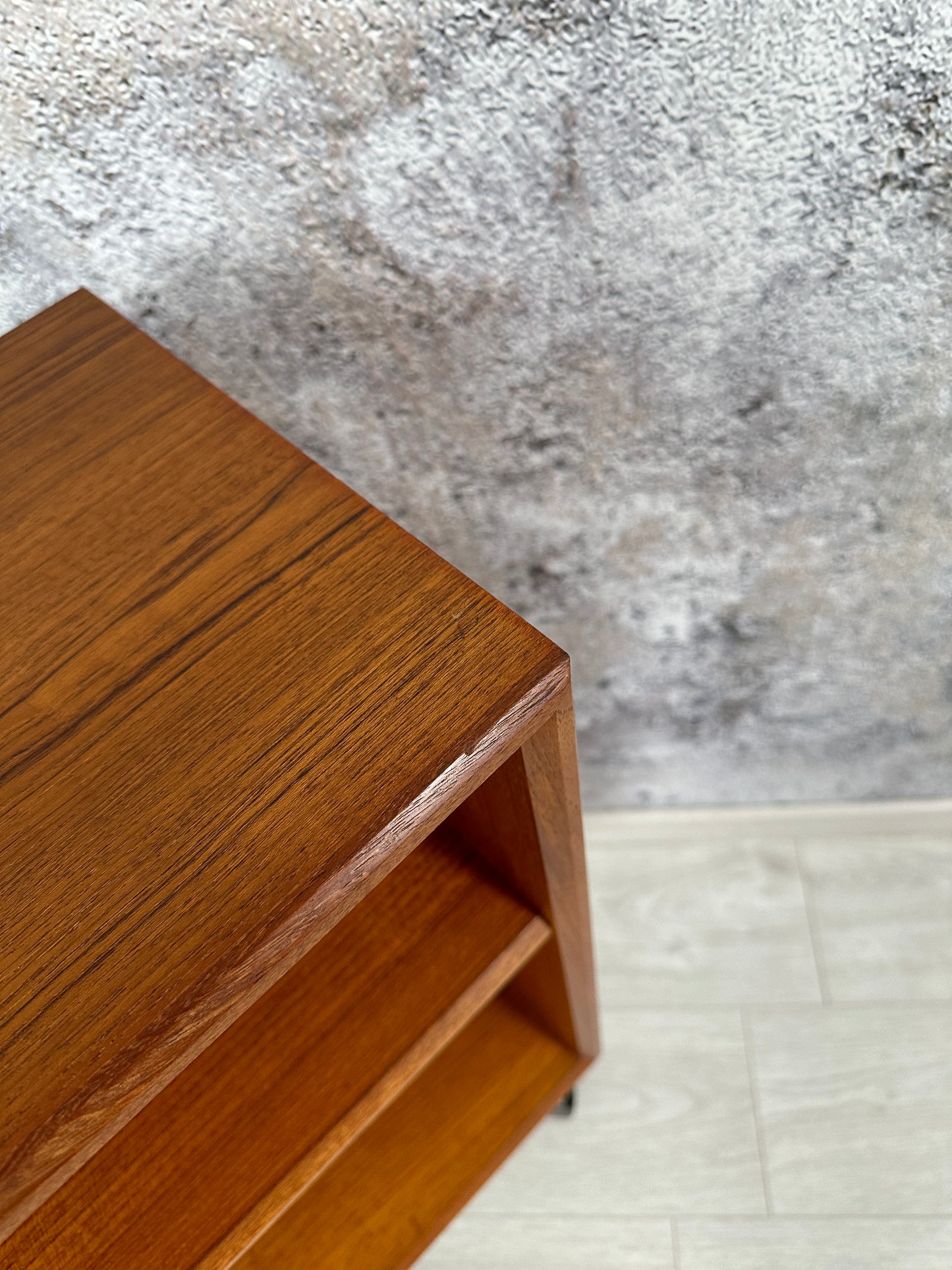 Dänische Teak Kommode auf Hairpins 110cm, 60er