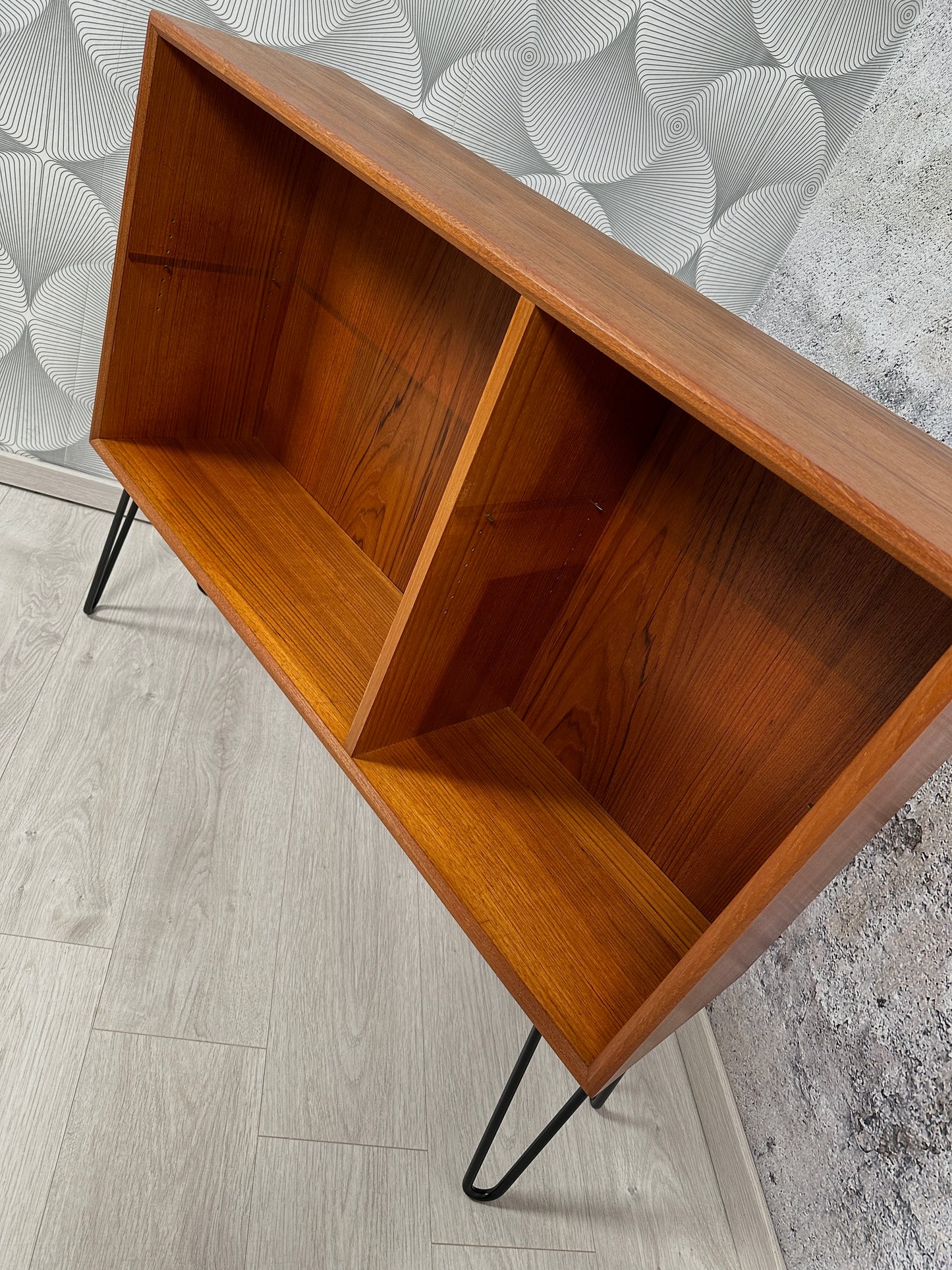 Dänische Teak Kommode auf Hairpins 110cm, 60er