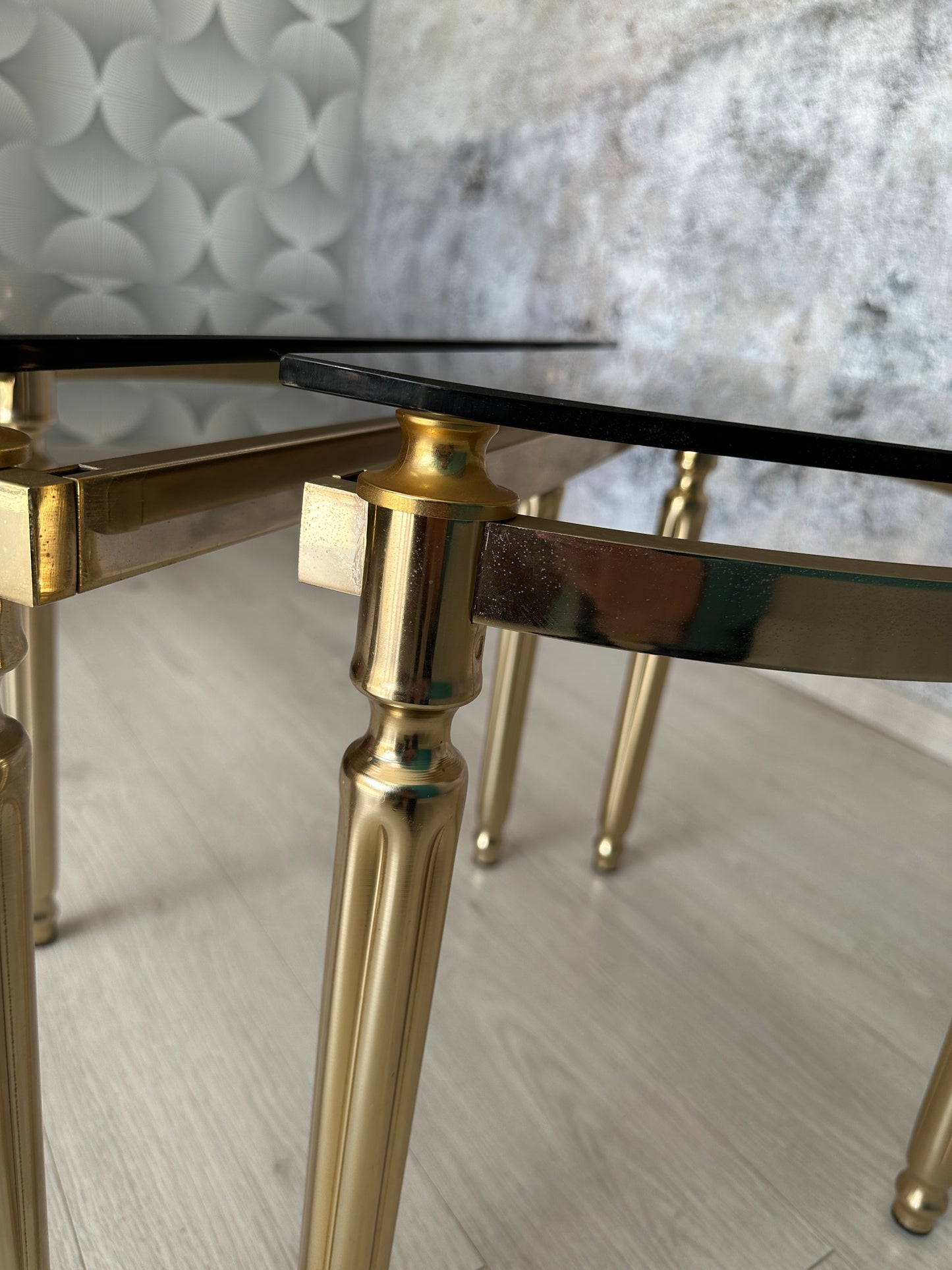 Couchtische / Beistelltische Rund aus Glas/Messing im Hollywood Regency Stil, 1970er