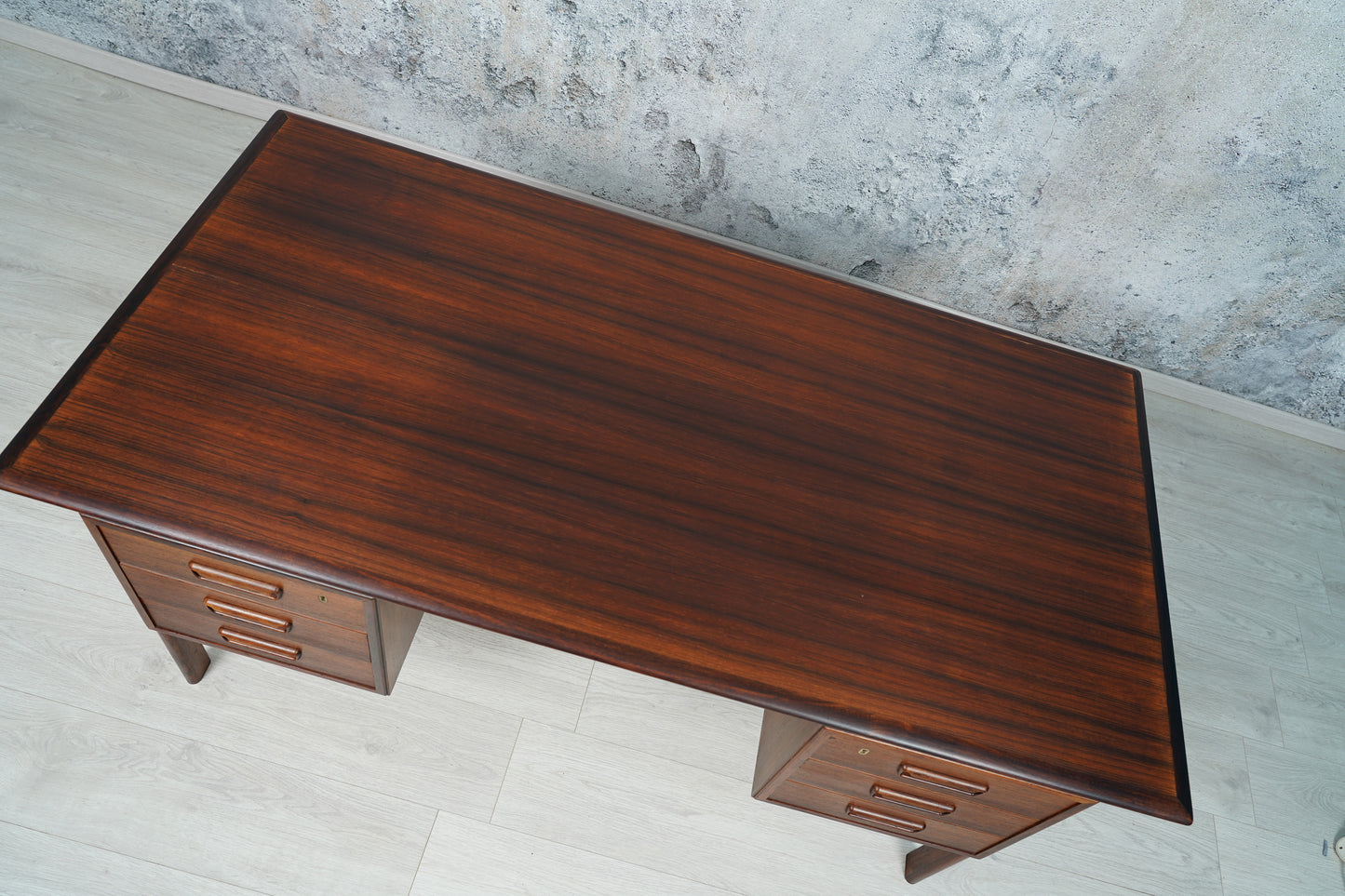 Dänischer Rio Palisander Schreibtisch von Willy Sigh für H. Sigh & Søn, 1960er