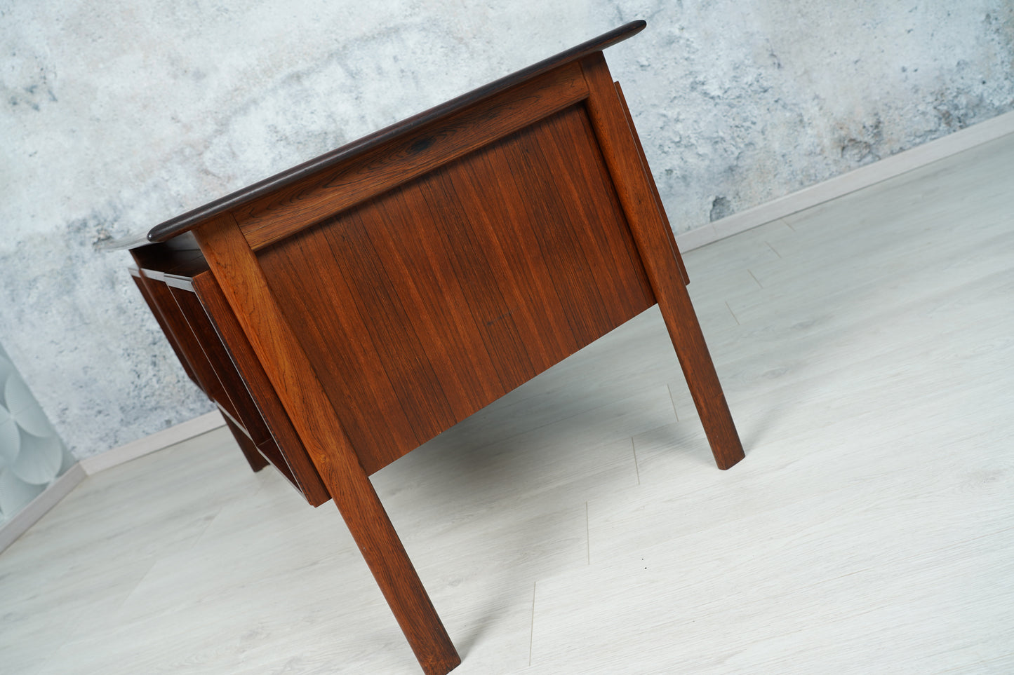 Dänischer Rio Palisander Schreibtisch von Willy Sigh für H. Sigh & Søn, 1960er