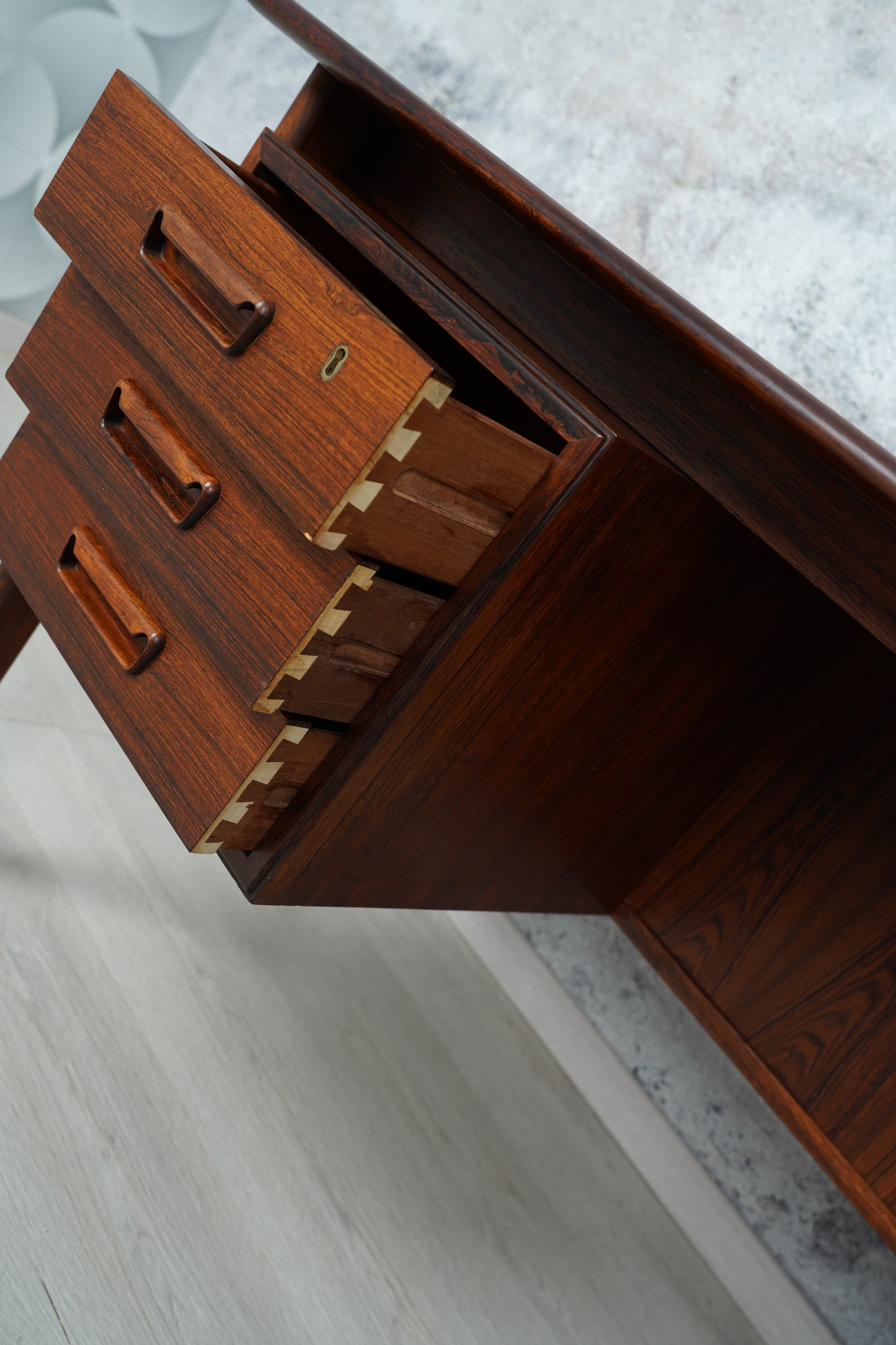 Dänischer Rio Palisander Schreibtisch von Willy Sigh für H. Sigh & Søn, 1960er