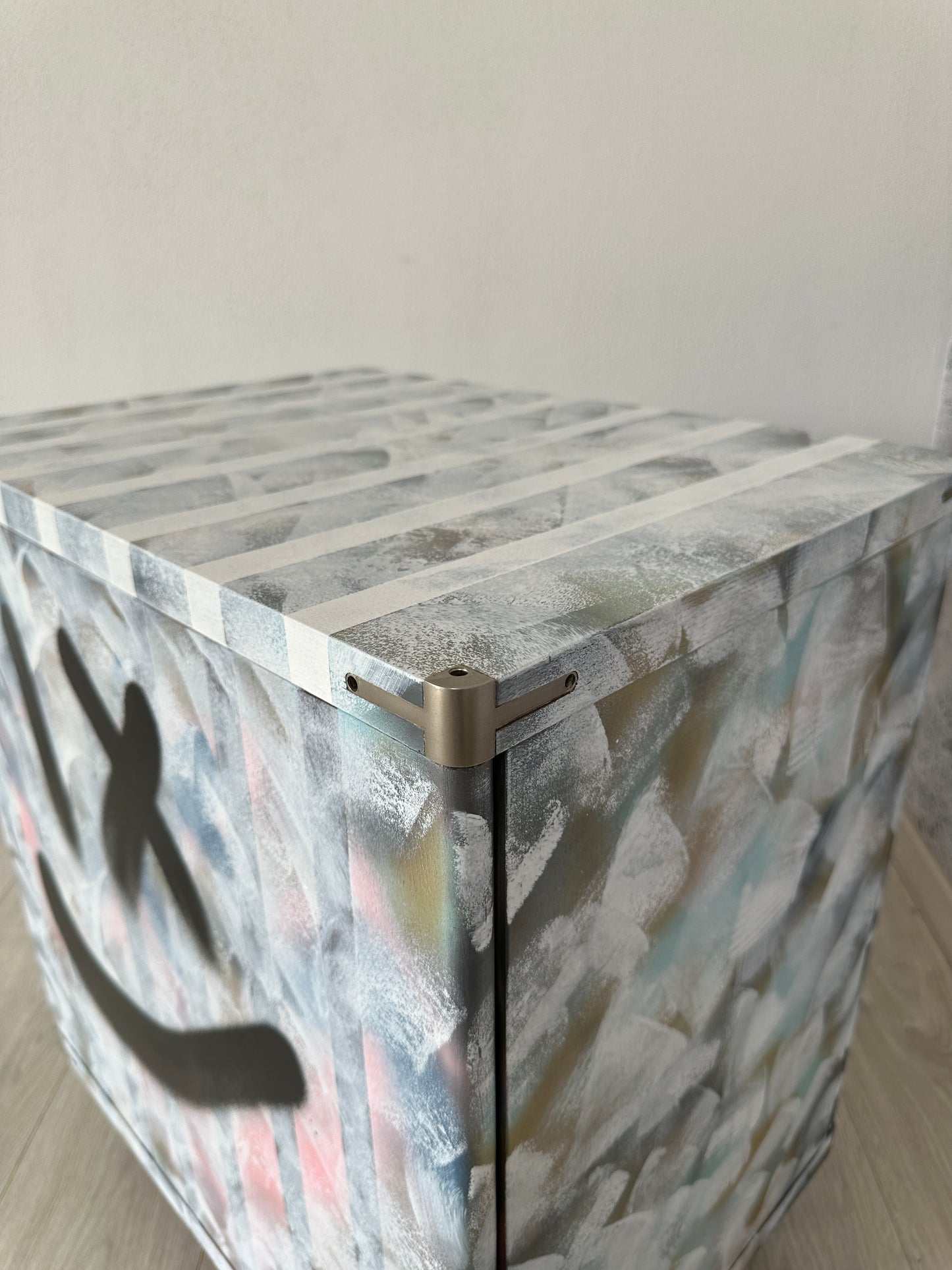 DIY Kommode Bunt Upcycling Holz Metall