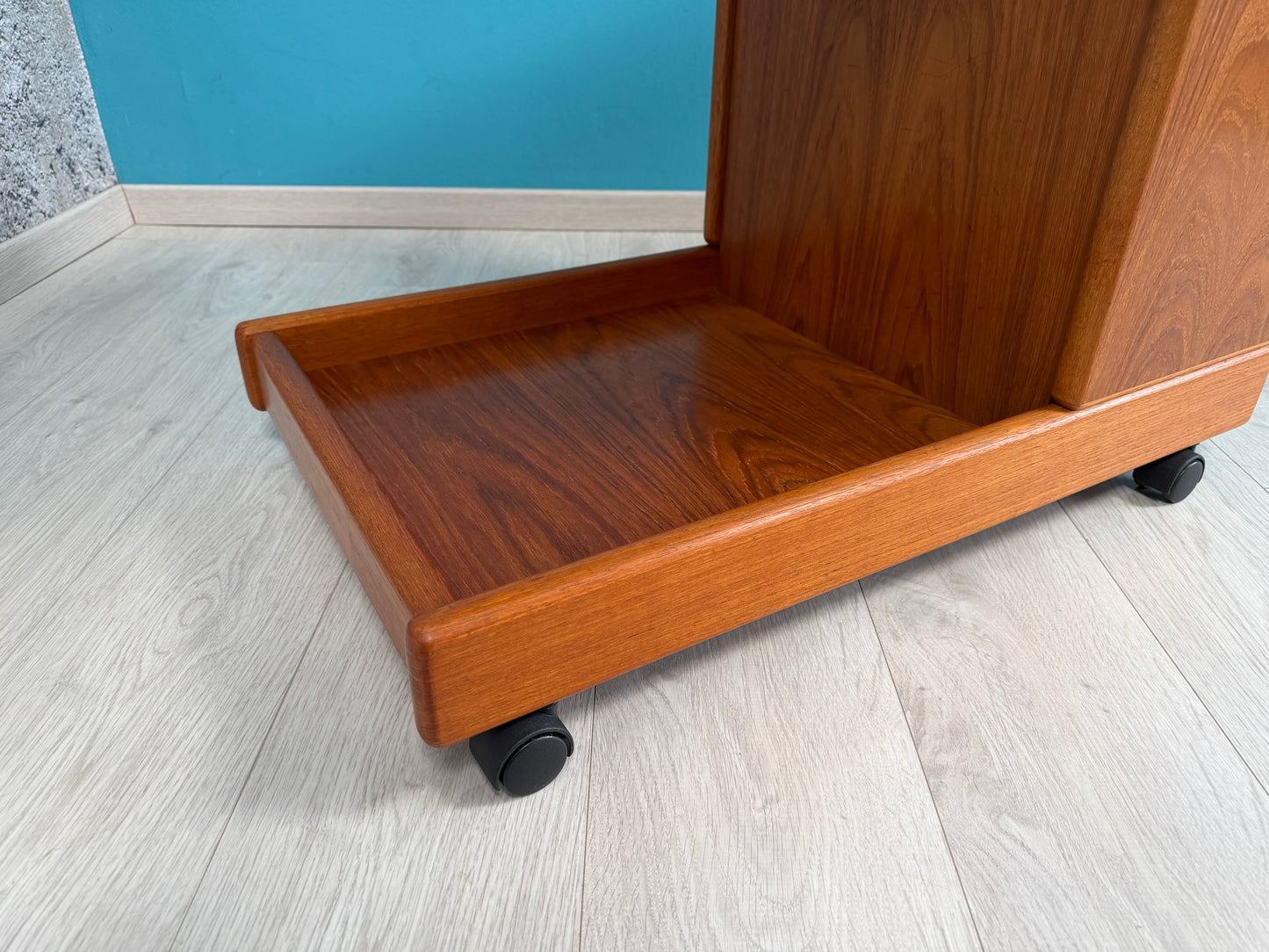 Danish Teak Servierwagen / Barwagen by Bornholm, 70er