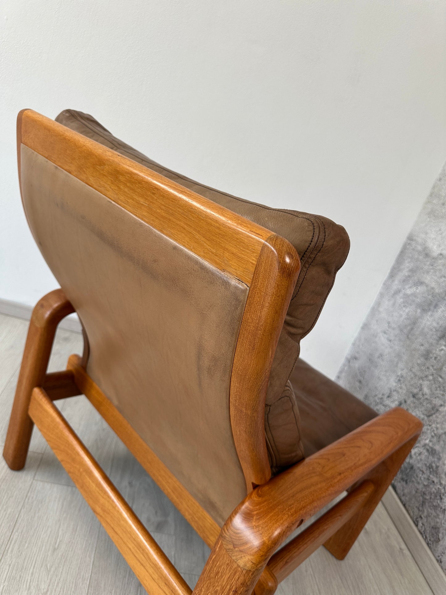 Dänischer Teak Sessel mit Hocker und Lederauflage von L. Olsen & Son