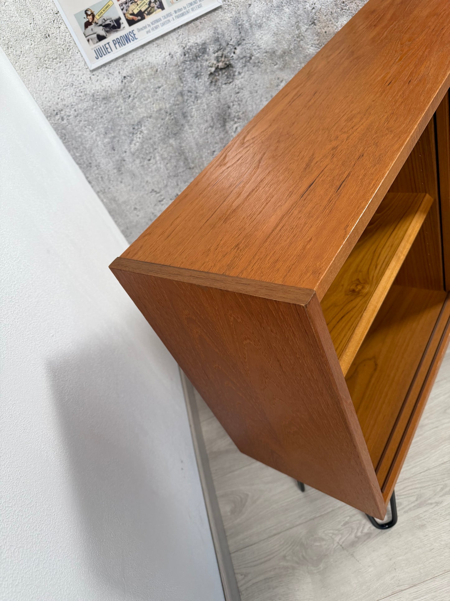 Danish Teak Kommode / Sideboard auf Hairpins by Hundevad