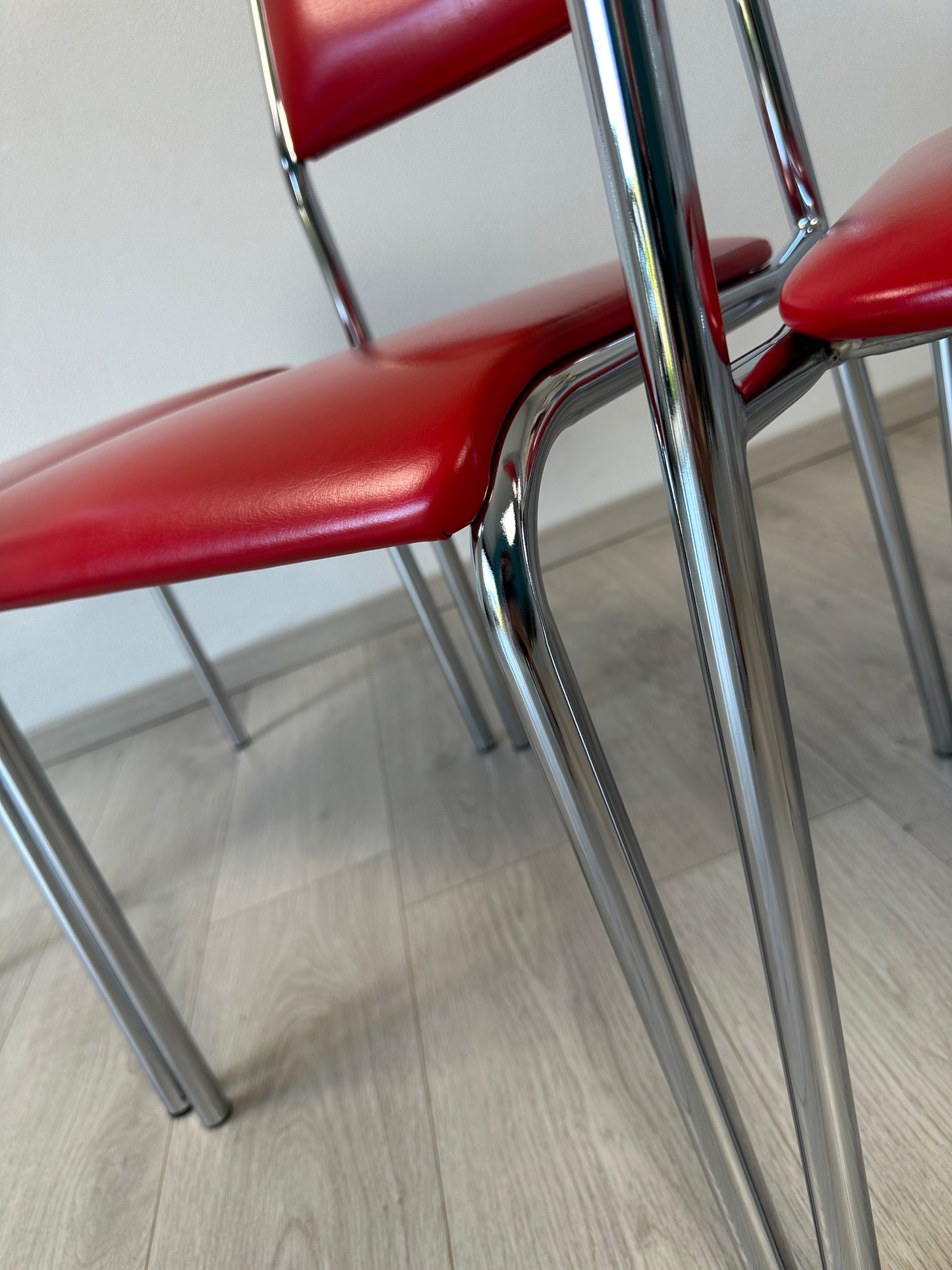 4er Set Rote Vintage Küchenstühle / Stühle aus Metall & Kunstleder, 70er