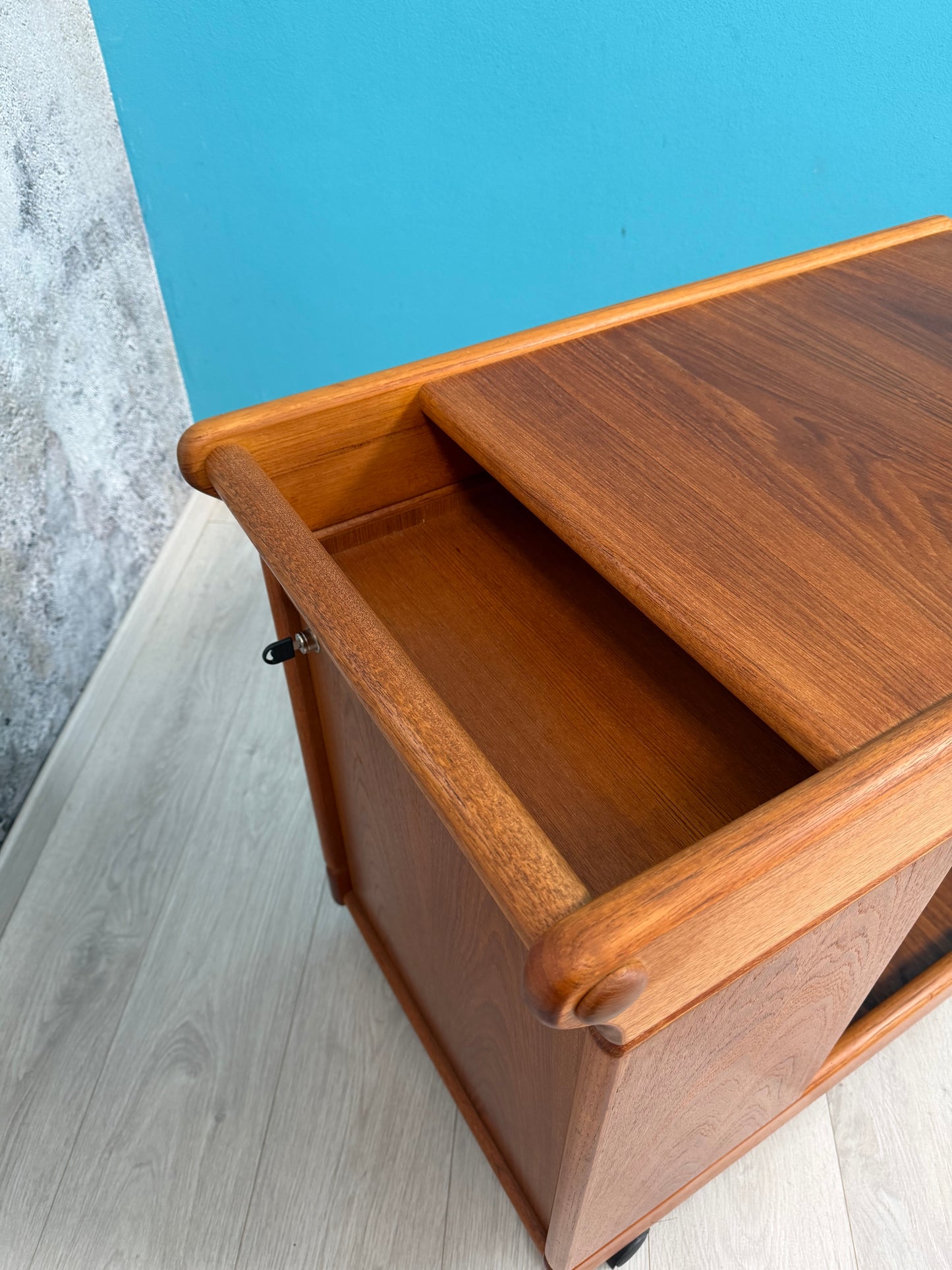 Danish Teak Servierwagen / Barwagen by Bornholm, 70er