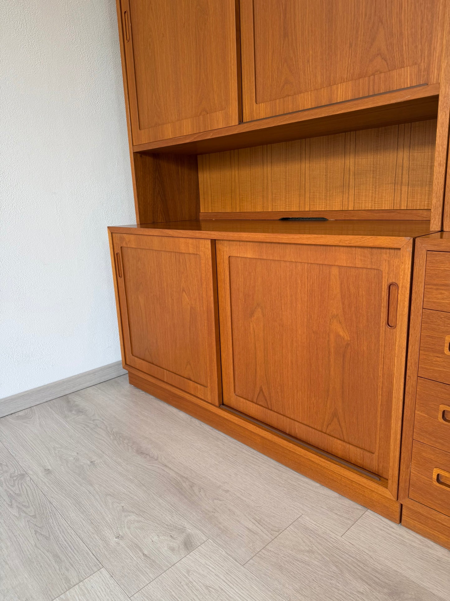 Danish Teak Regal / Regalwand by Hundevad, 1970er