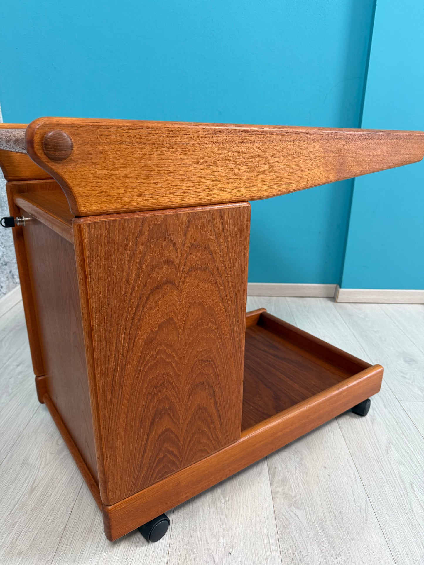 Danish Teak Servierwagen / Barwagen by Bornholm, 70er