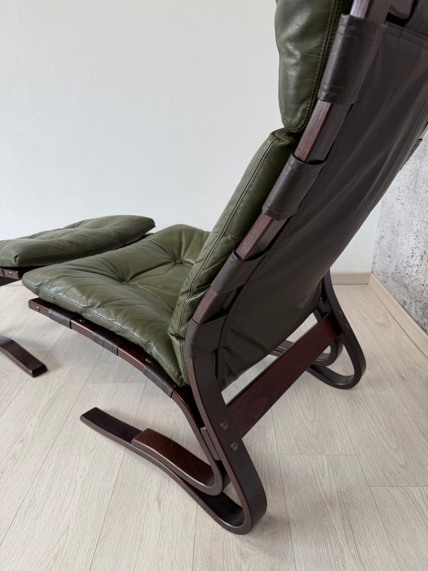 Norwegischer Leder Lounge Sessel + Ottomane by Hove, 70er