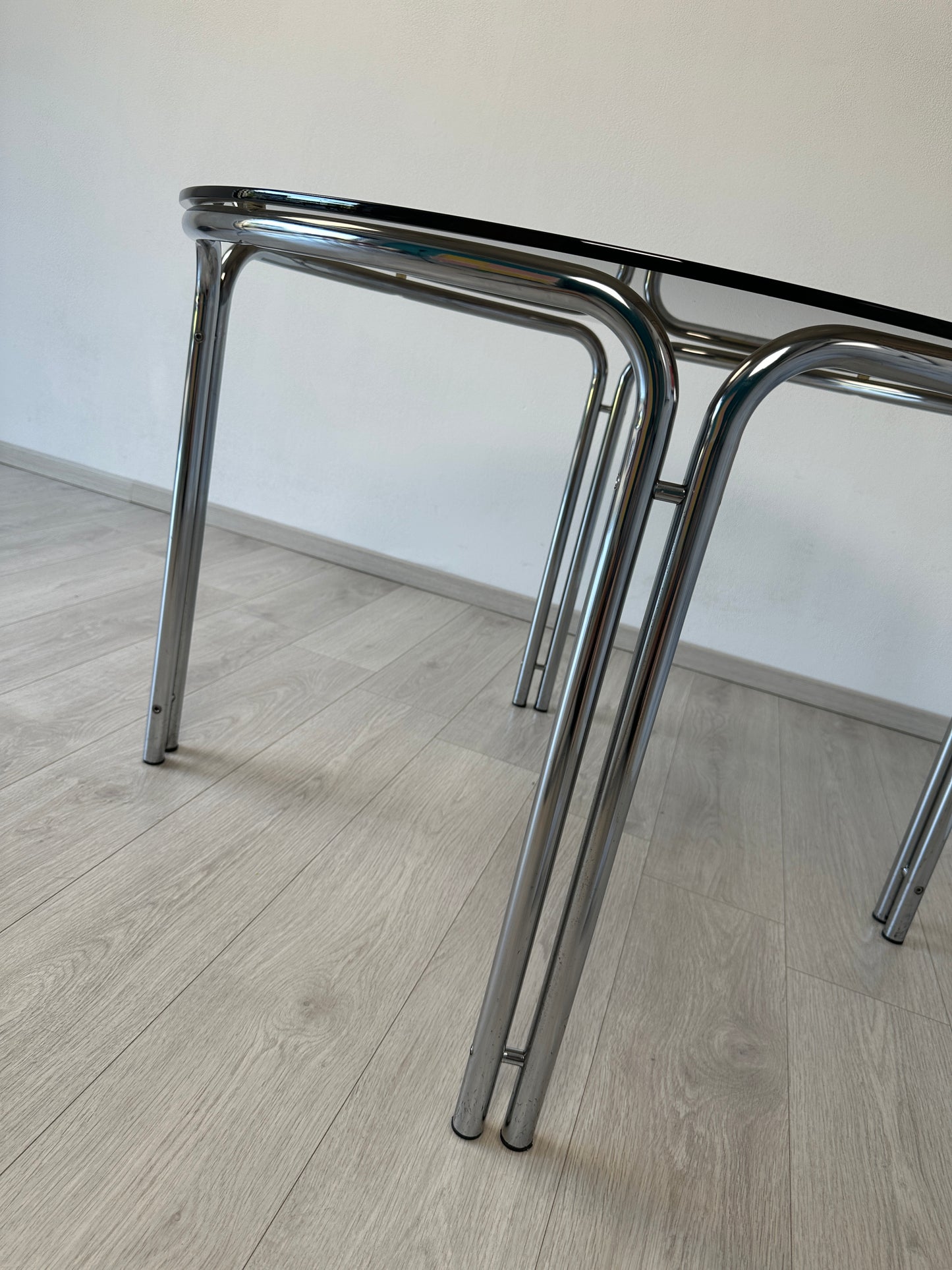Space Age Esstisch mit Rauchglasplatte und Chromgestell, 1970er