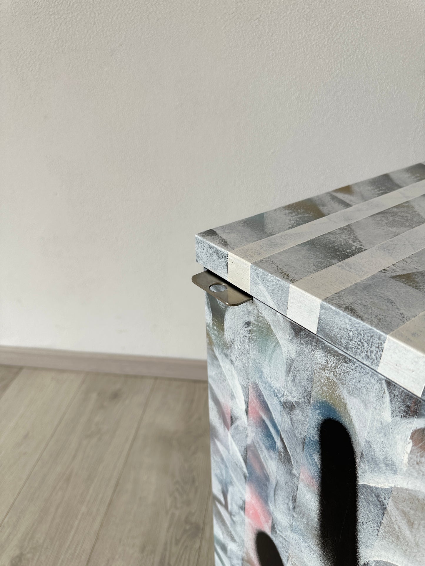 DIY Kommode Bunt Upcycling Holz Metall