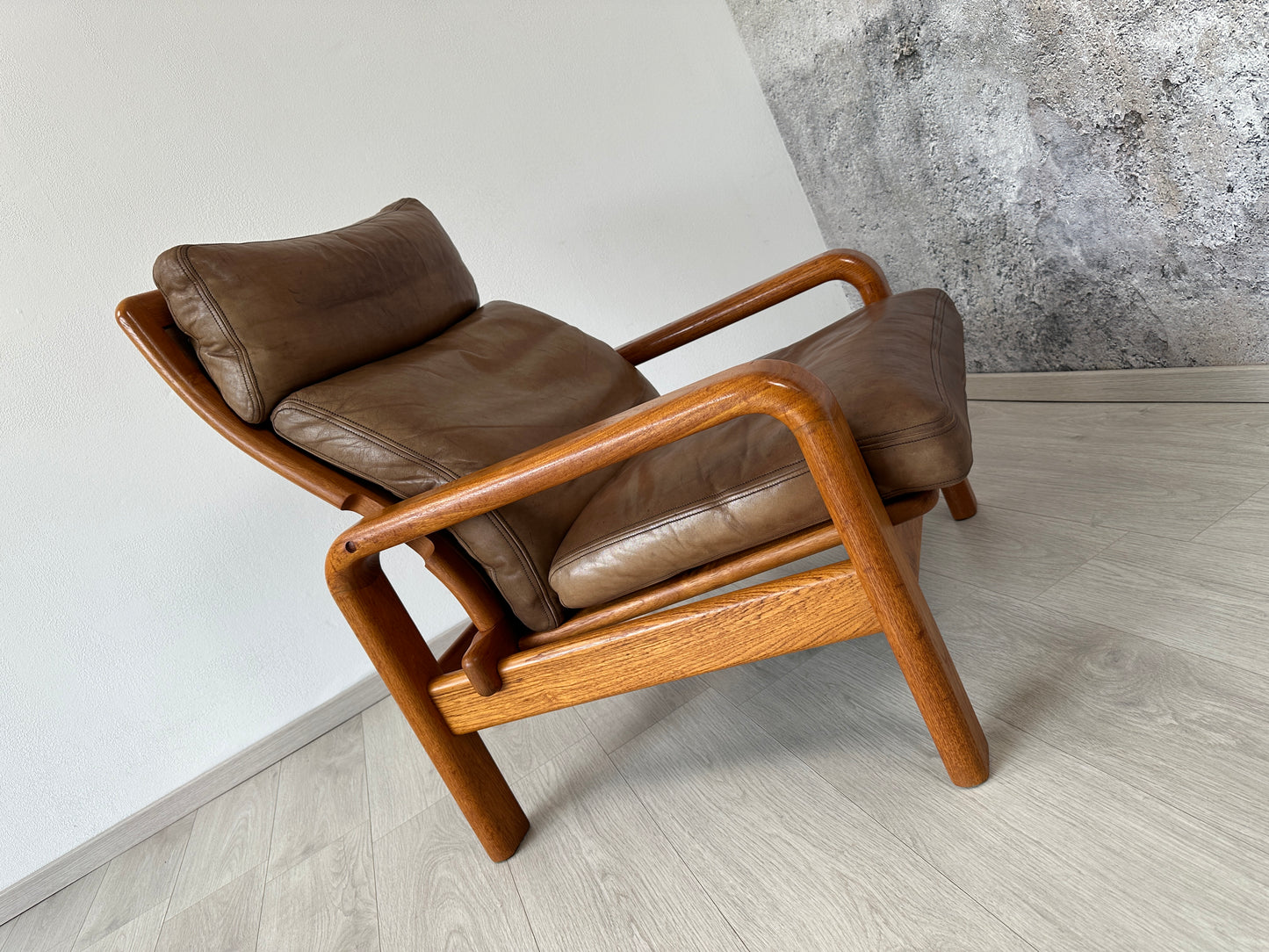 Dänischer Teak Sessel mit Hocker und Lederauflage von L. Olsen & Son