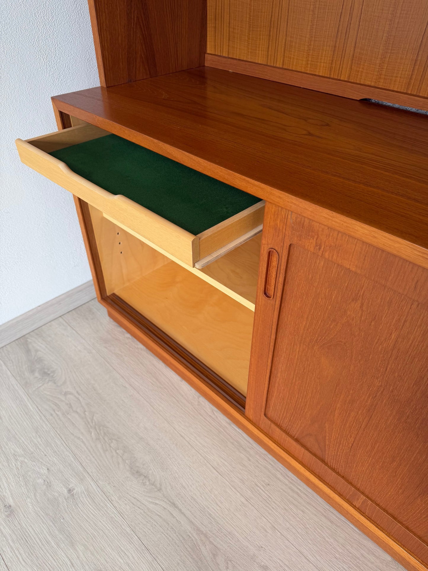 Danish Teak Regal / Regalwand by Hundevad, 1970er