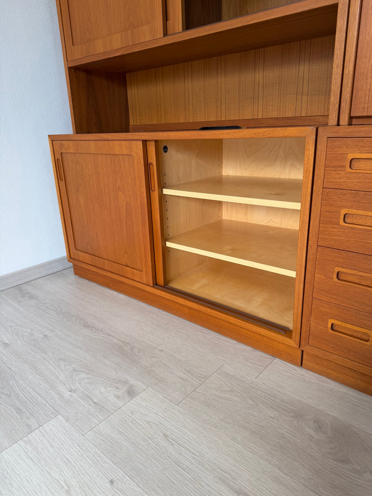 Danish Teak Regal / Regalwand by Hundevad, 1970er