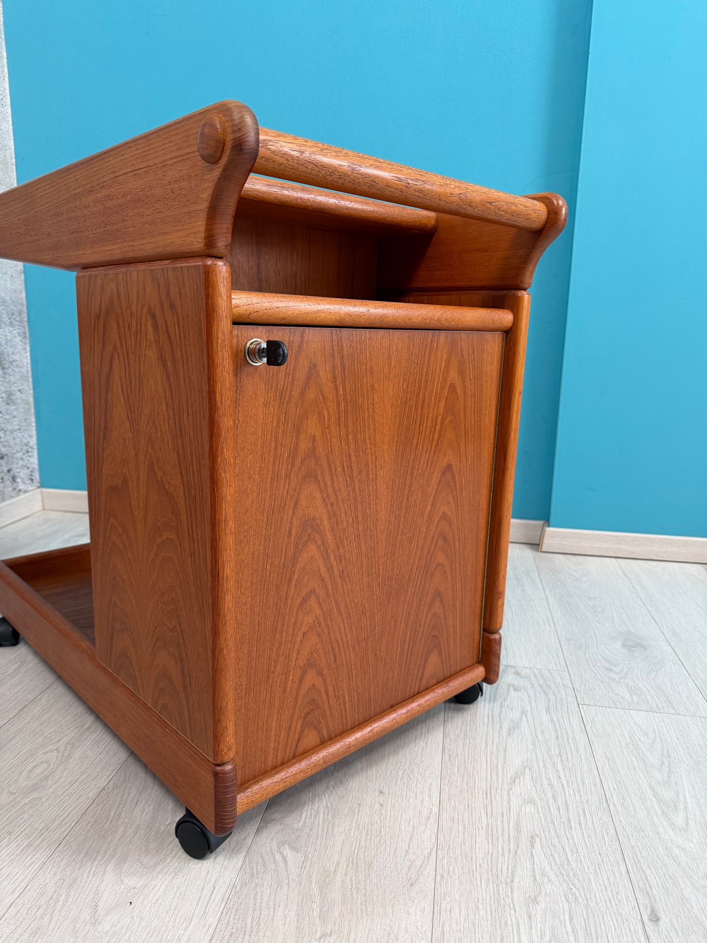 Danish Teak Servierwagen / Barwagen by Bornholm, 70er