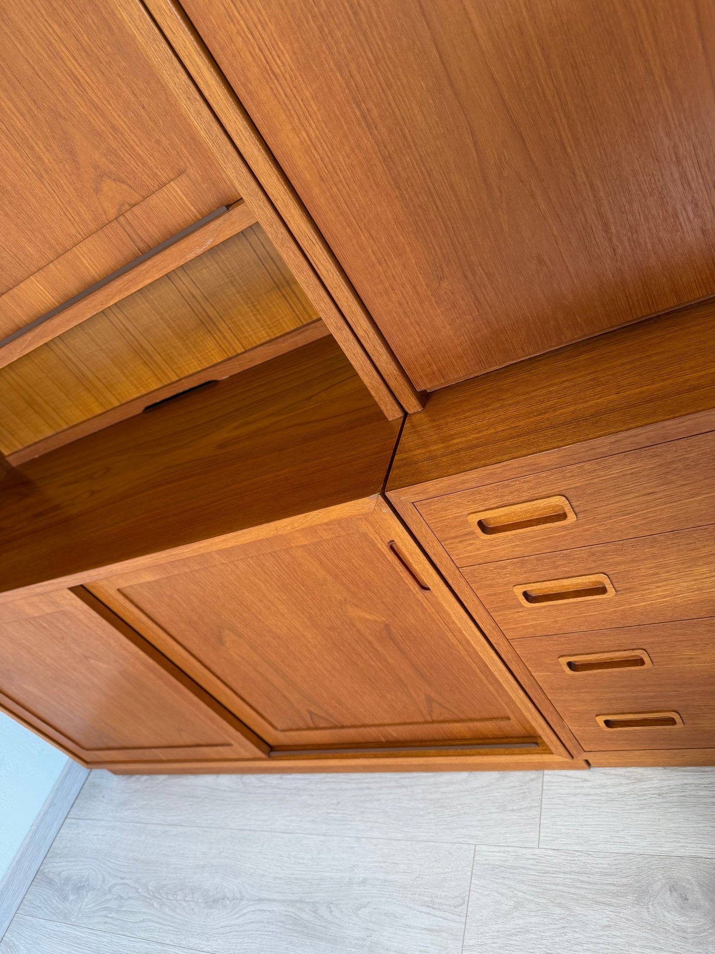 Danish Teak Regal / Regalwand by Hundevad, 1970er