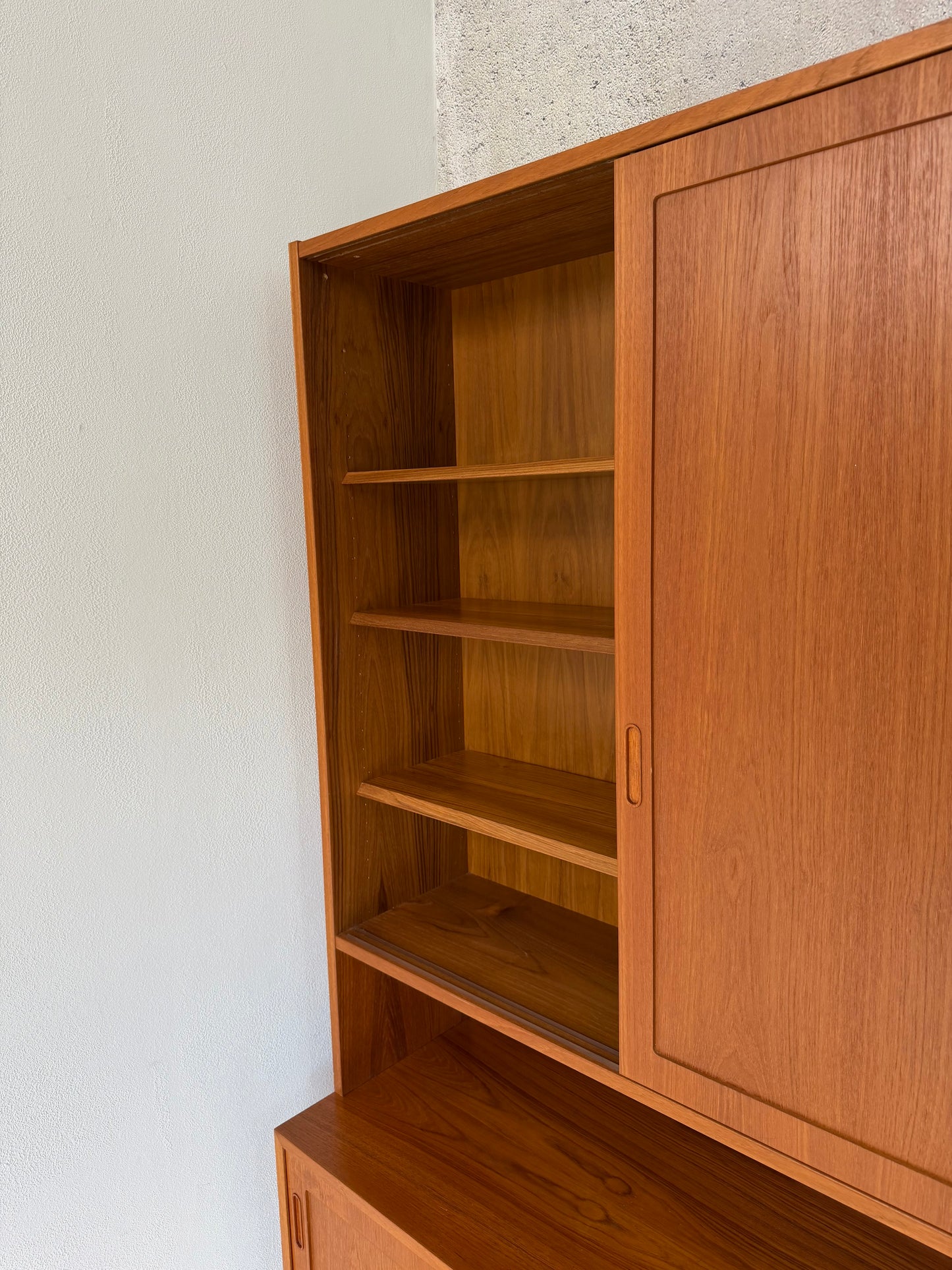 Danish Teak Regal / Regalwand by Hundevad, 1970er